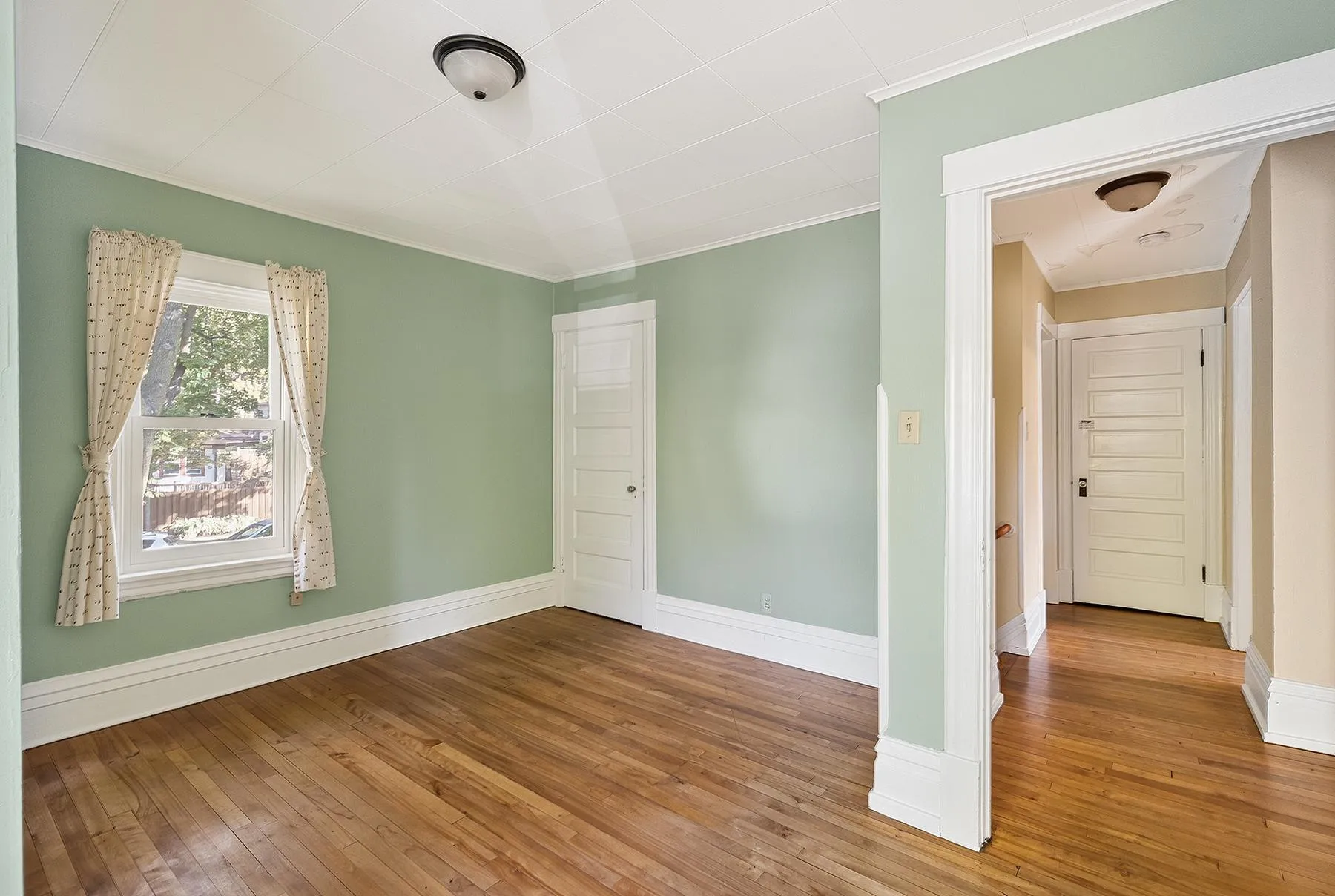 Photo 18 of 1480 Raymond Avenue