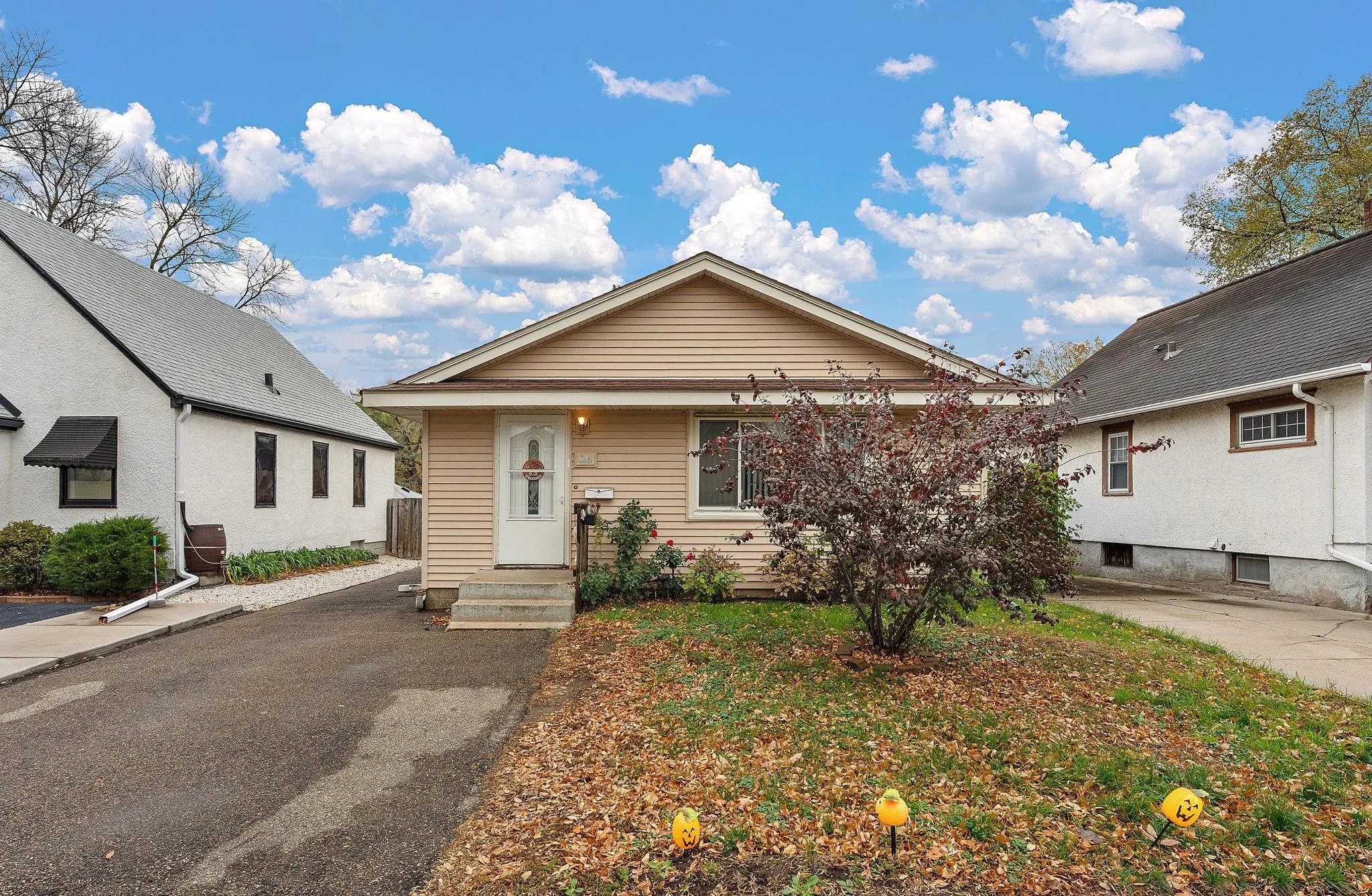 Photo 2 of 828 Deppe Street