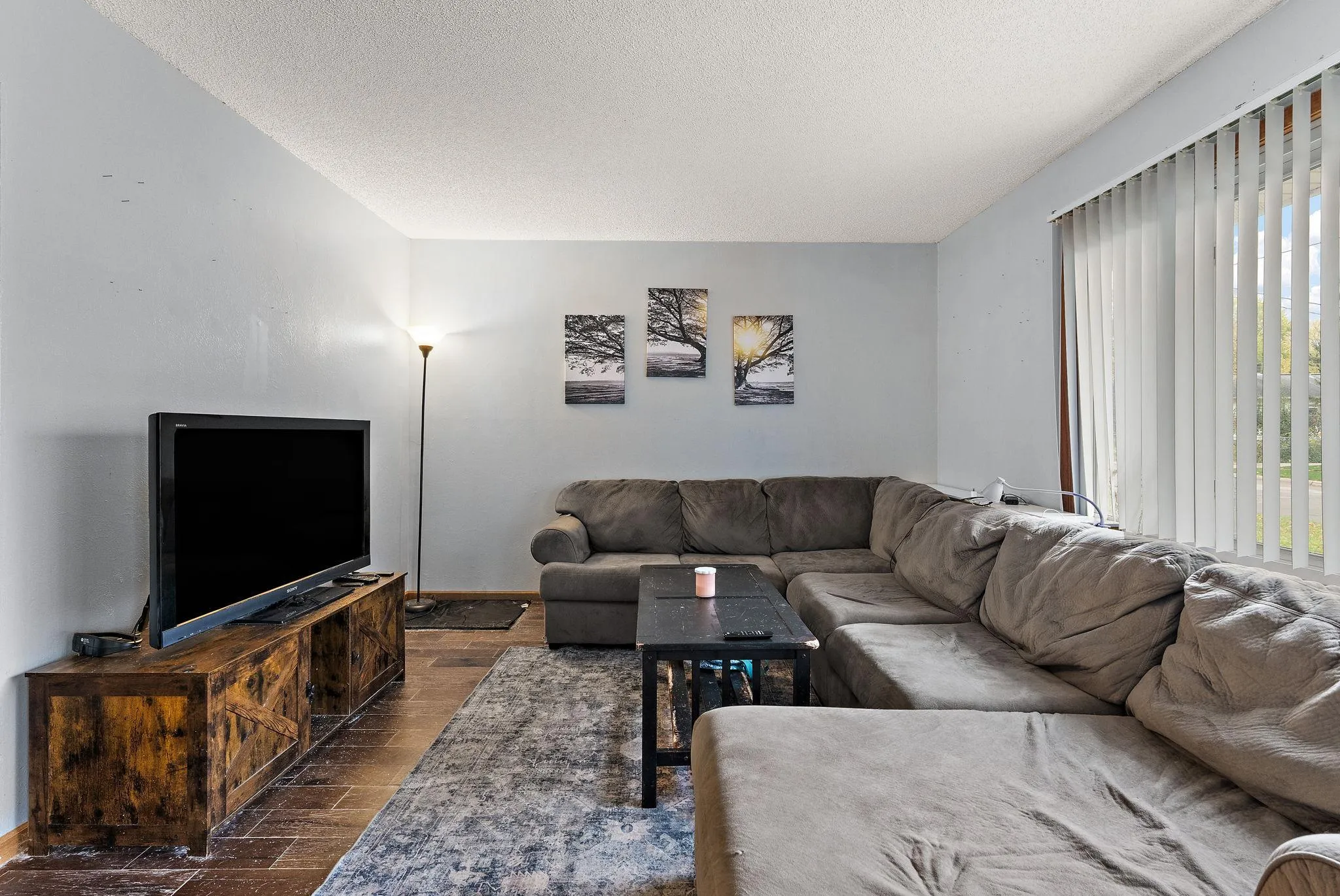 Photo 3 of 828 Deppe Street