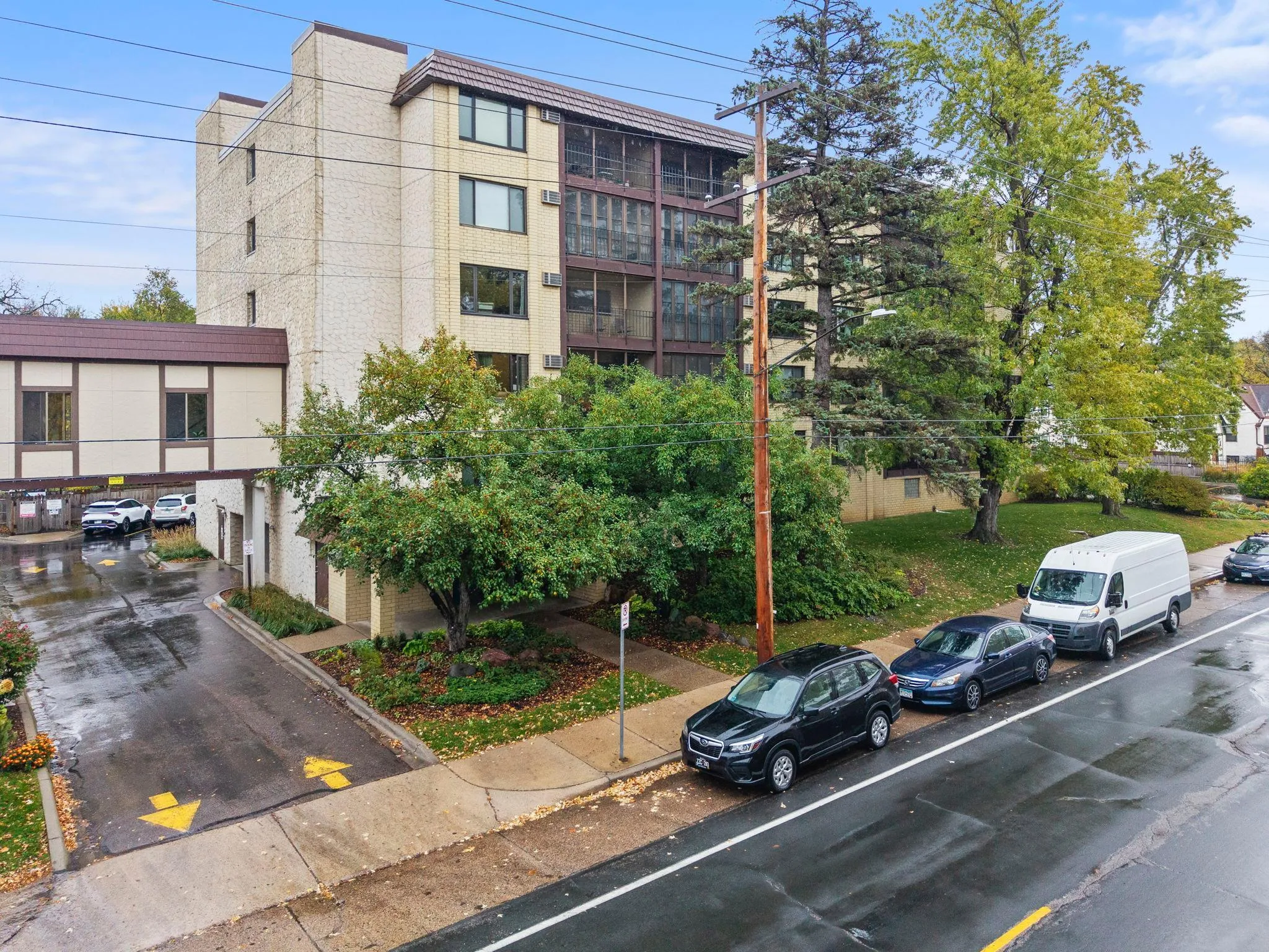 Photo 2 of 4815 28th S Avenue Unit 411