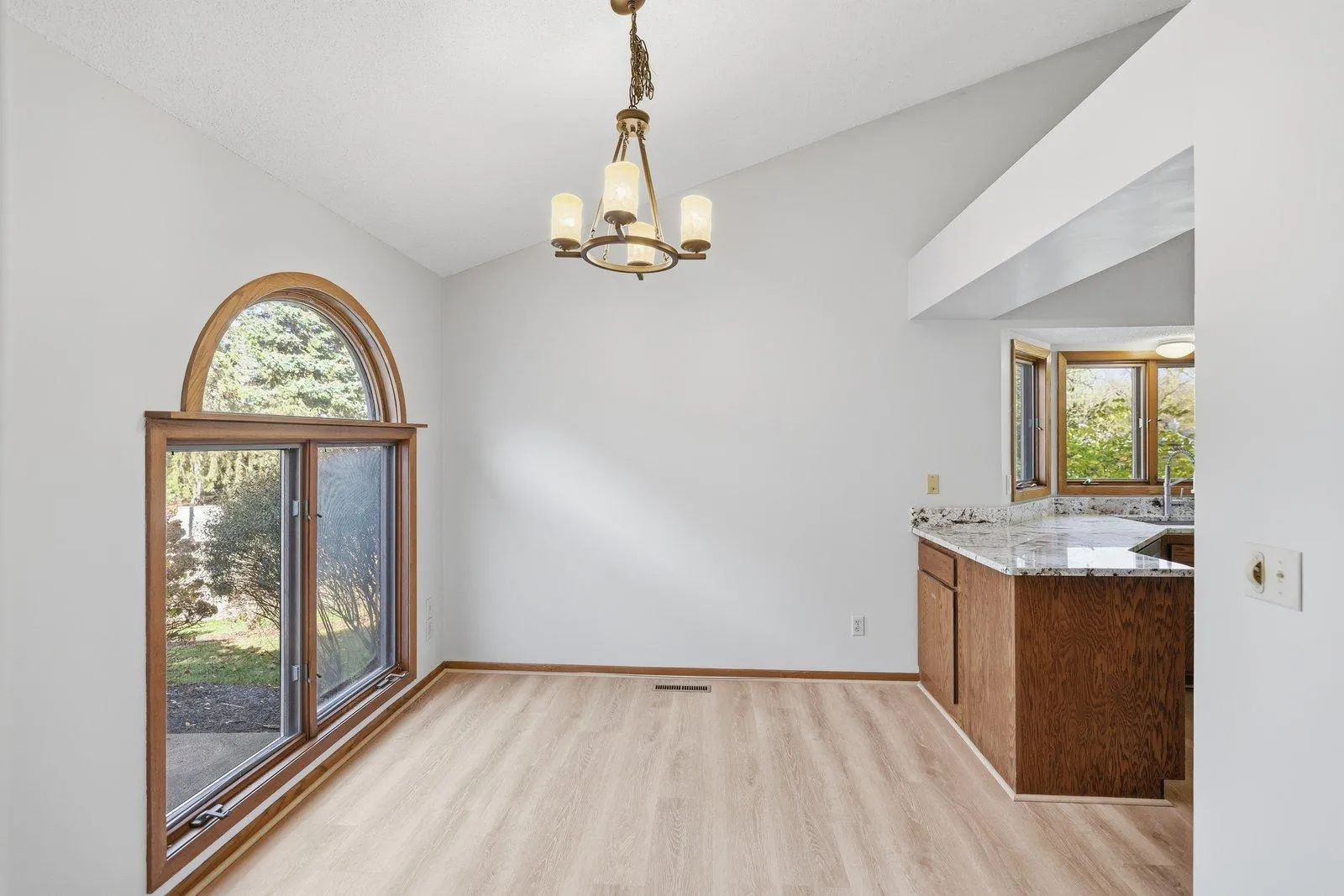 Photo 4 of 11061 Hyland Terrace