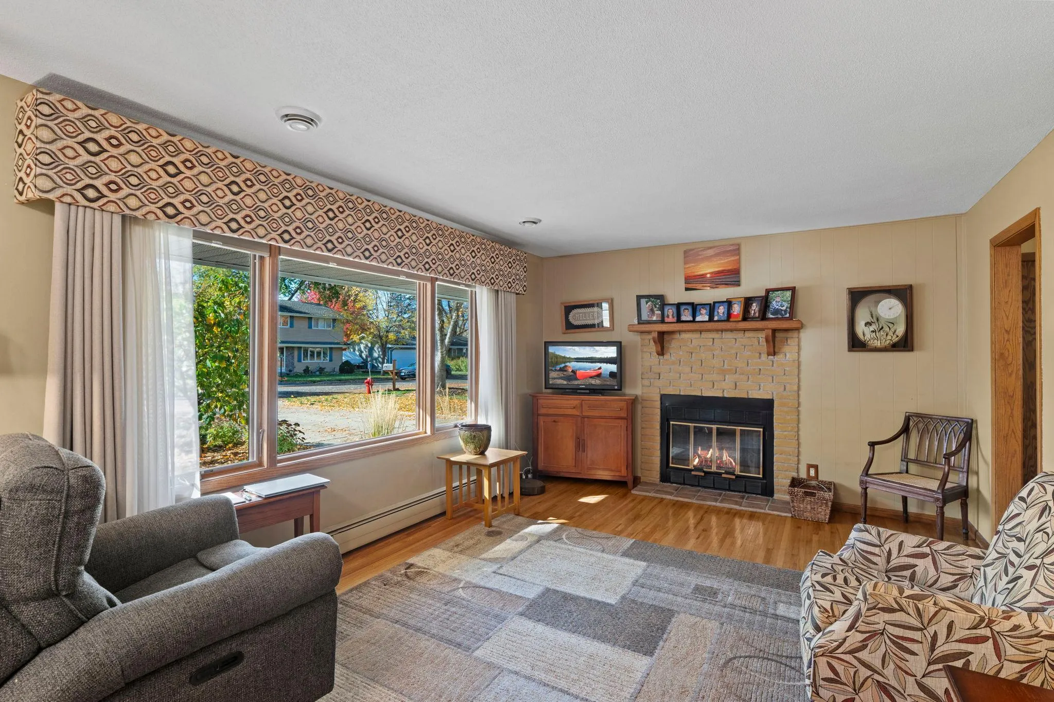 Photo 4 of 2500 Hayes Court