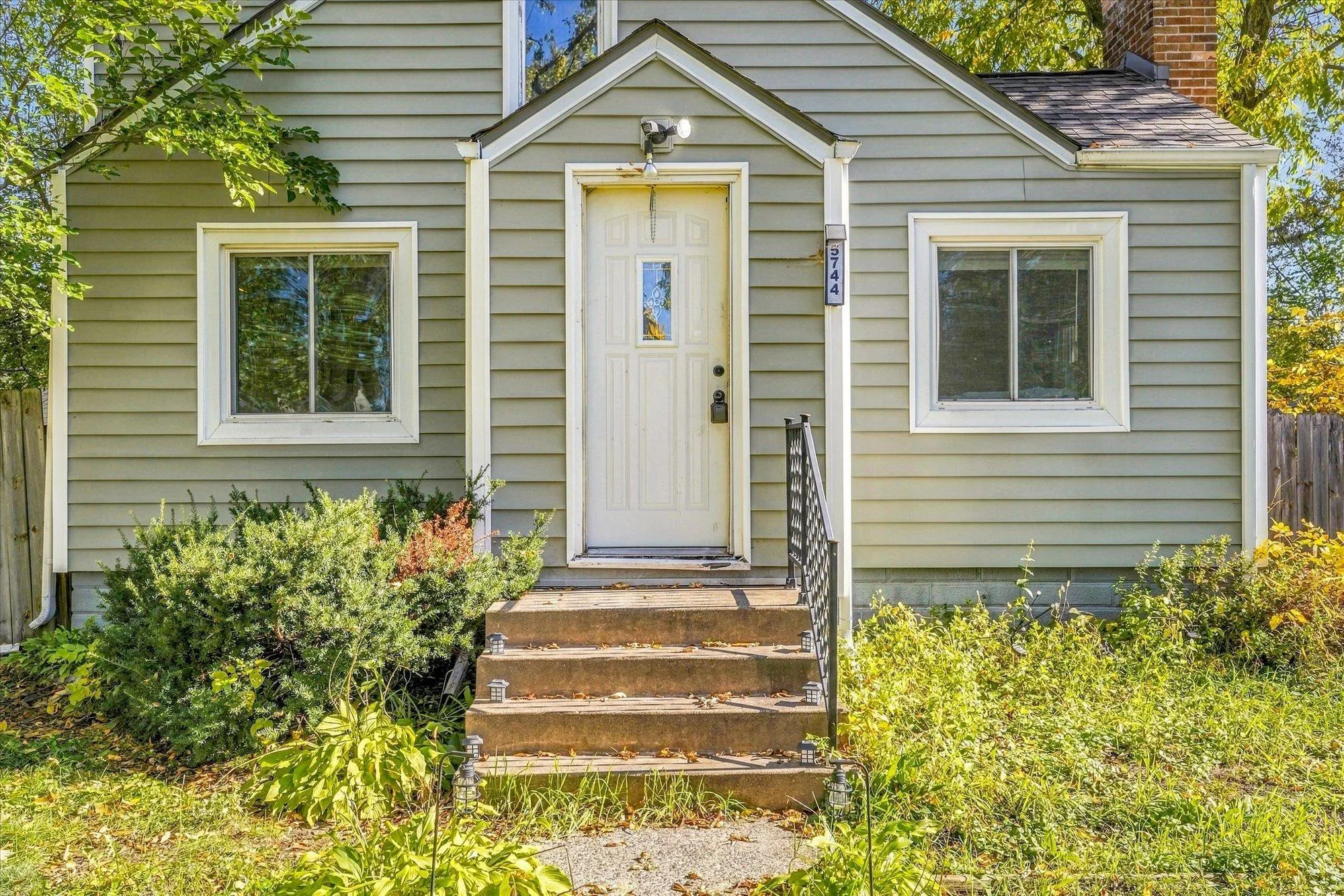 Photo 4 of 5744 Bryant N Avenue