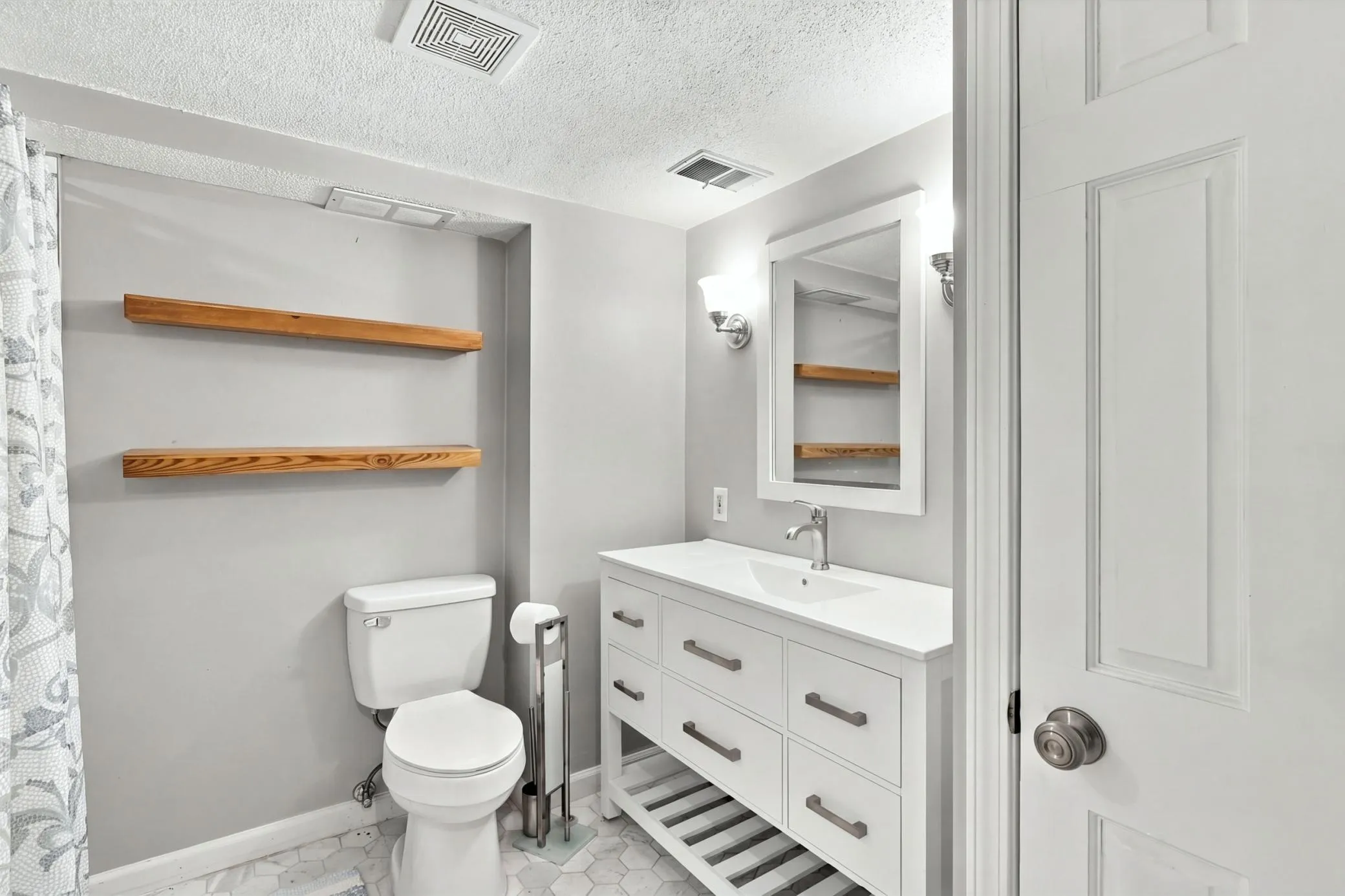 Photo 15 of 4816 W 82nd Street