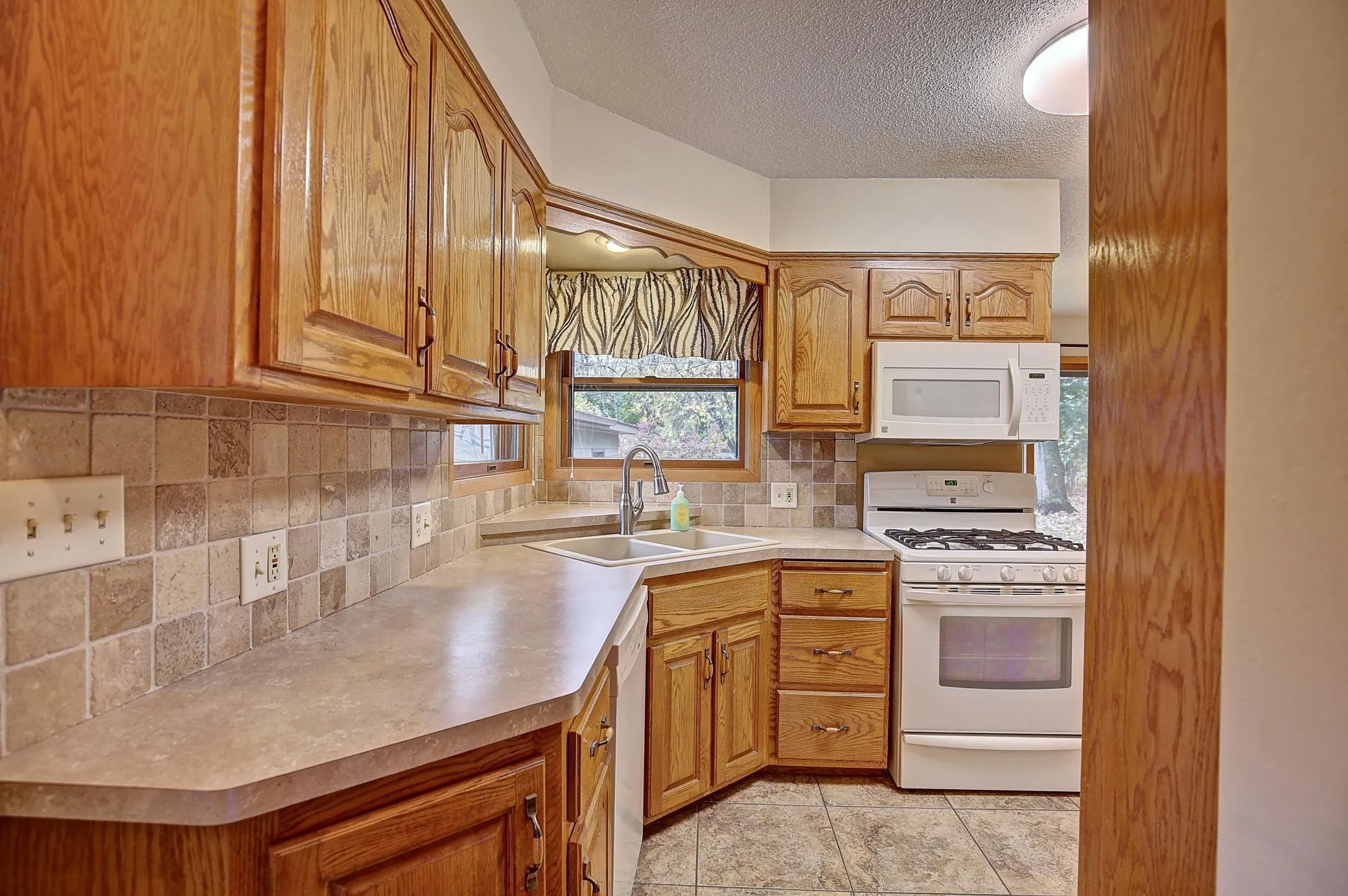 Photo 8 of 2564 Sherwood Road