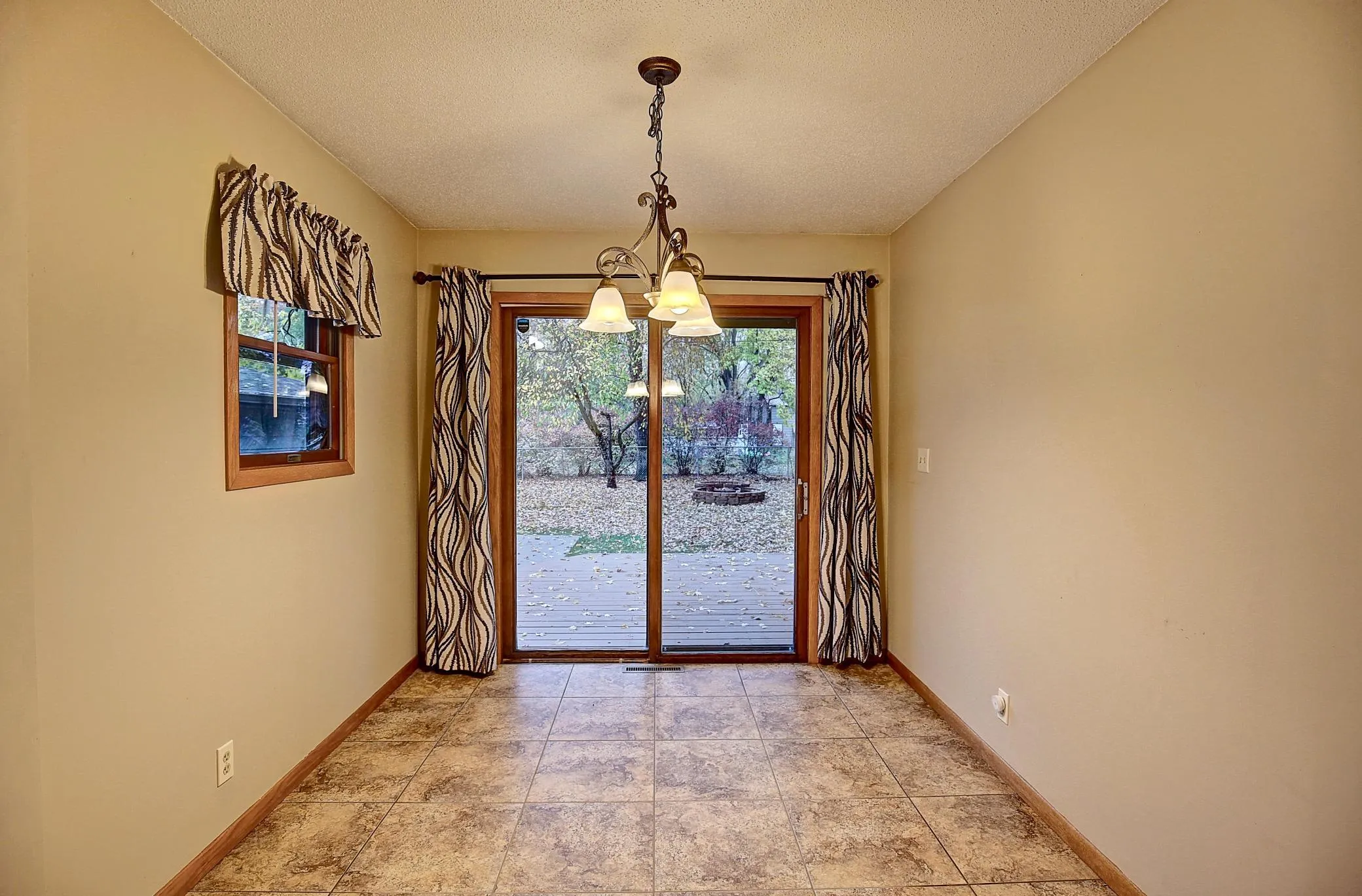 Photo 13 of 2564 Sherwood Road