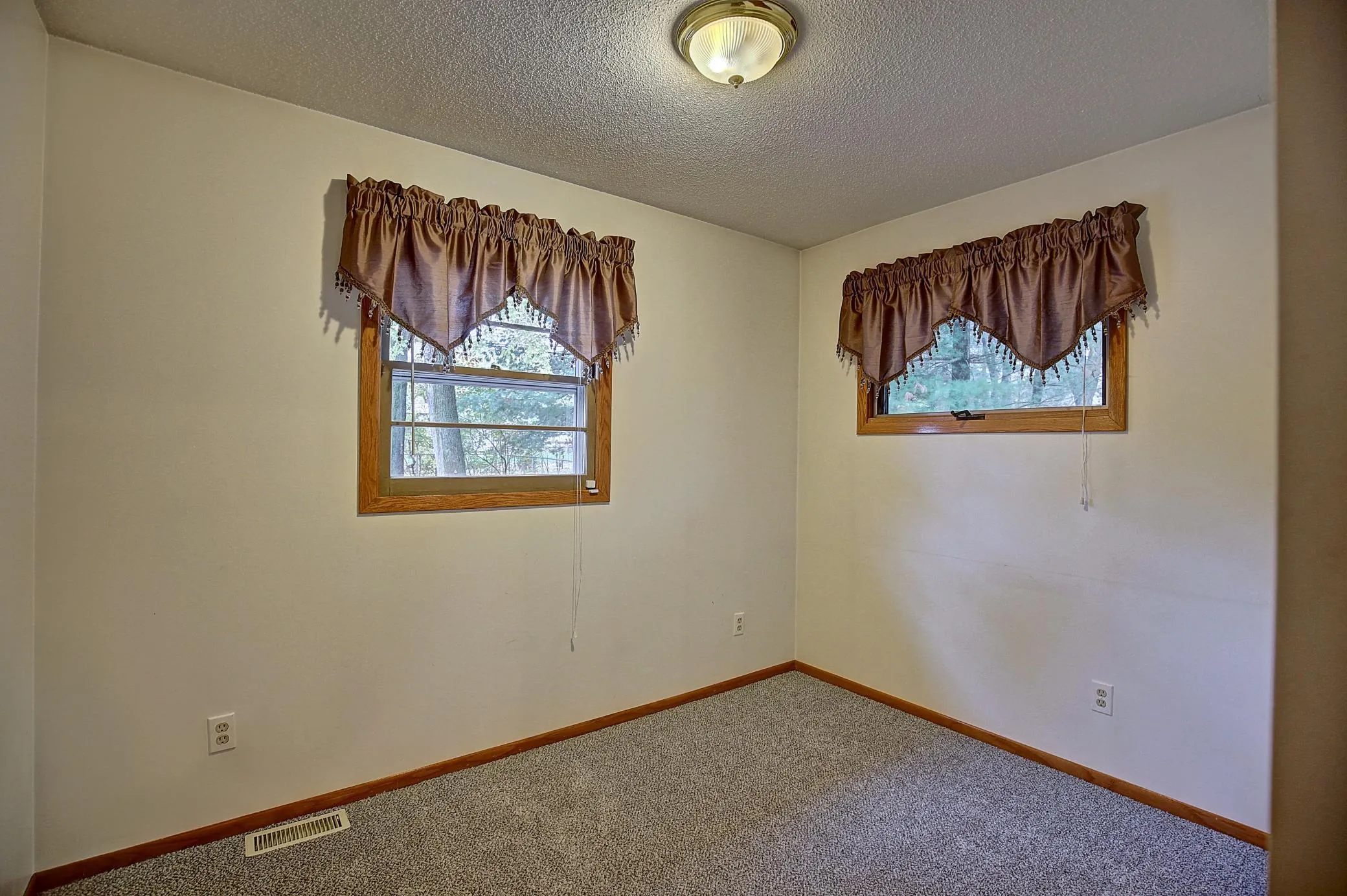 Photo 12 of 2564 Sherwood Road