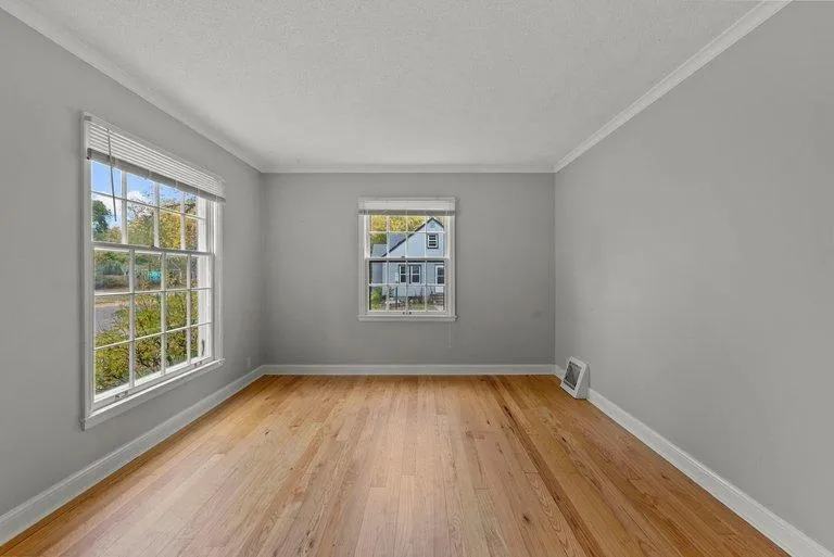 Photo 4 of 2942 Zenith N Avenue