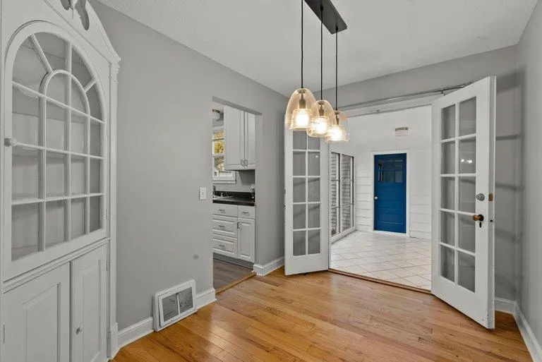 Photo 6 of 2942 Zenith N Avenue
