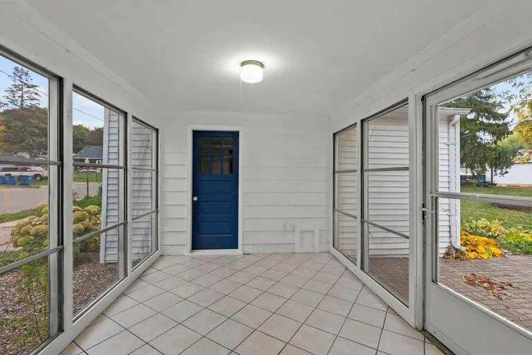 Photo 8 of 2942 Zenith N Avenue