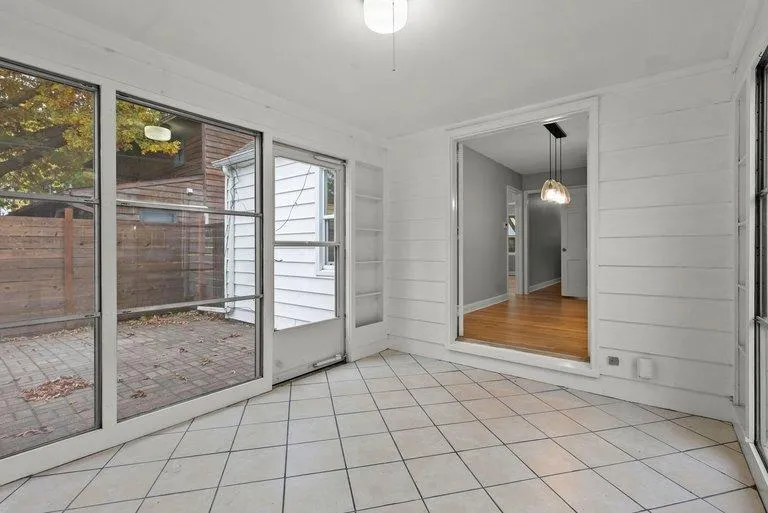Photo 7 of 2942 Zenith N Avenue