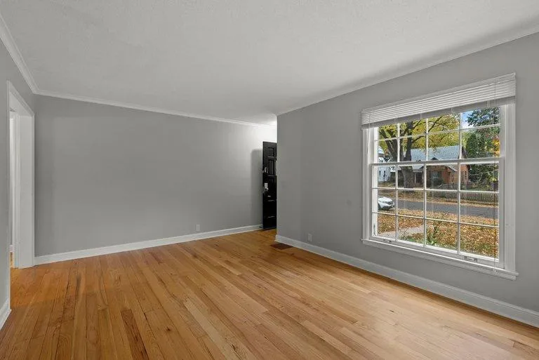 Photo 5 of 2942 Zenith N Avenue