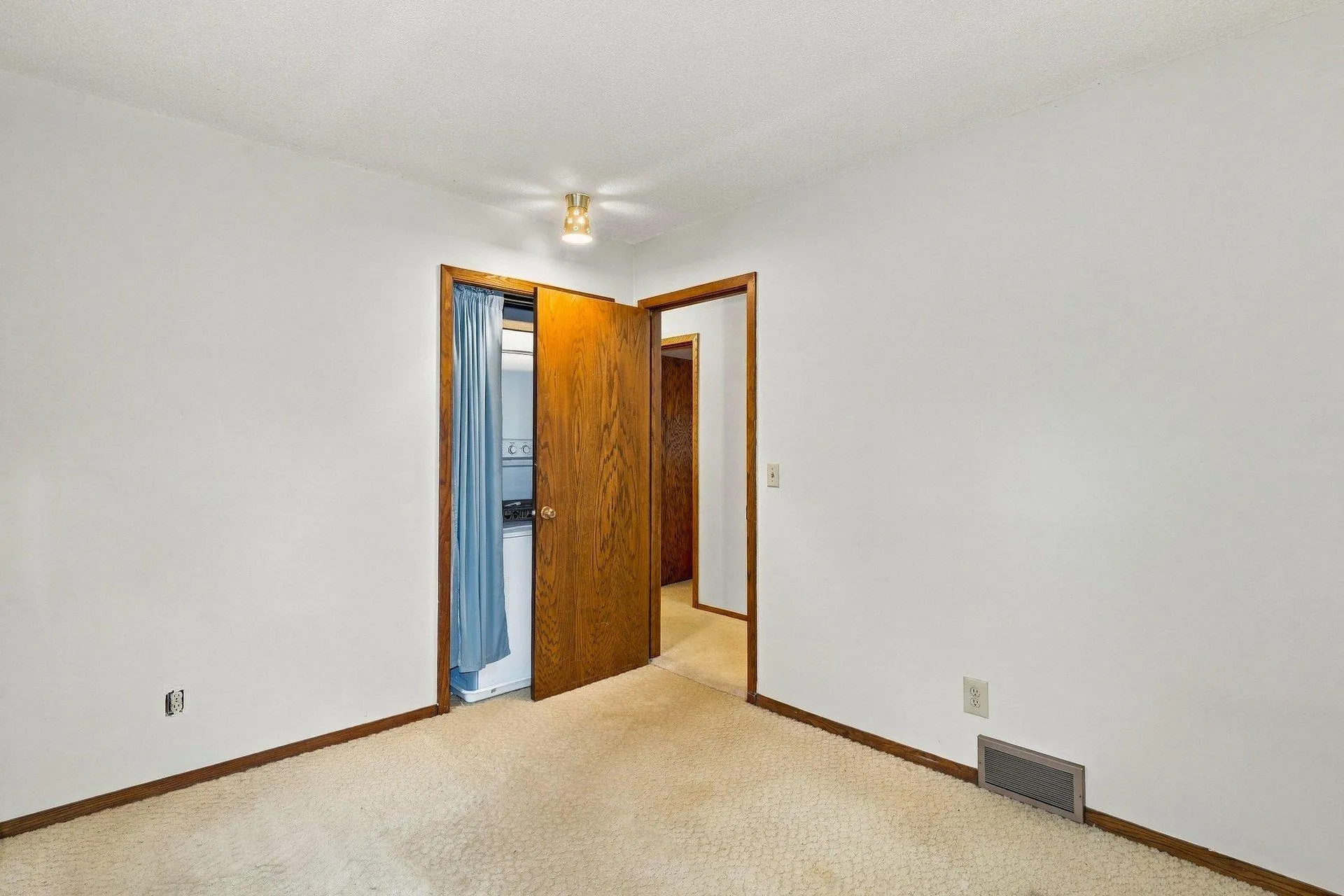 Photo 38 of 18355 Ixonia Avenue