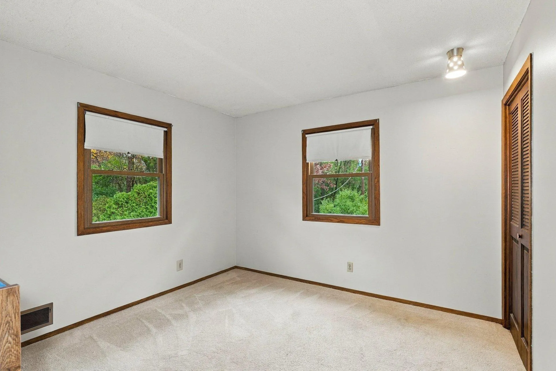 Photo 41 of 18355 Ixonia Avenue