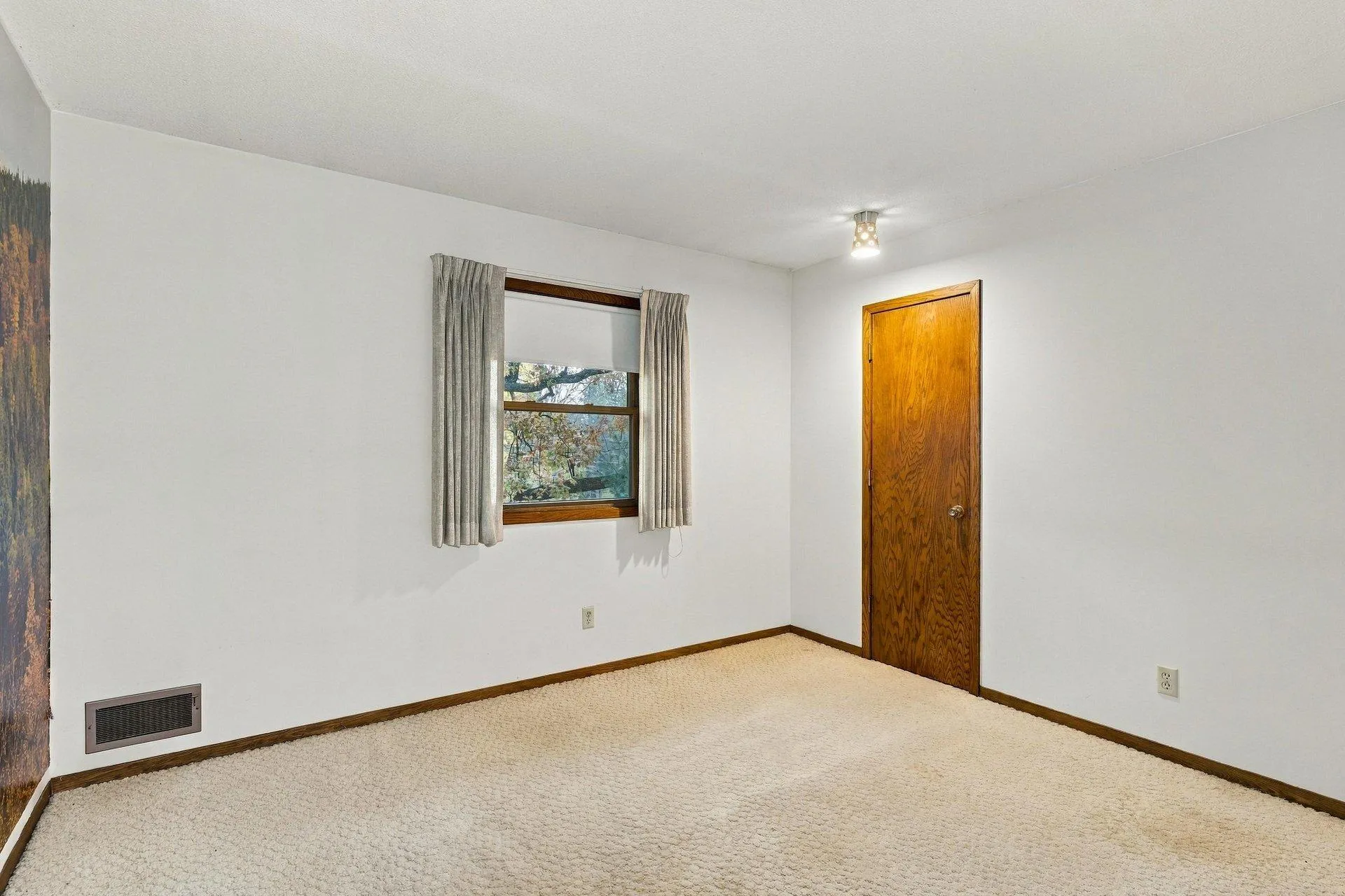 Photo 40 of 18355 Ixonia Avenue