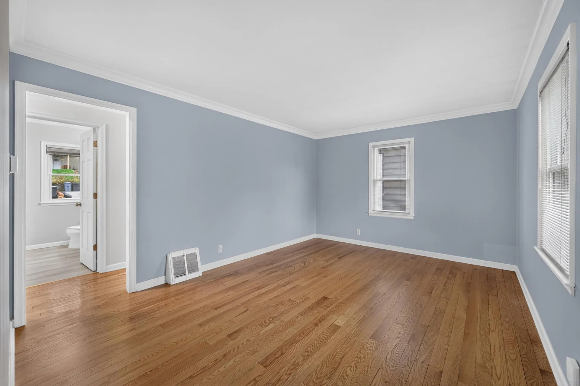 Photo 3 of 3255 Fillmore Ne Street