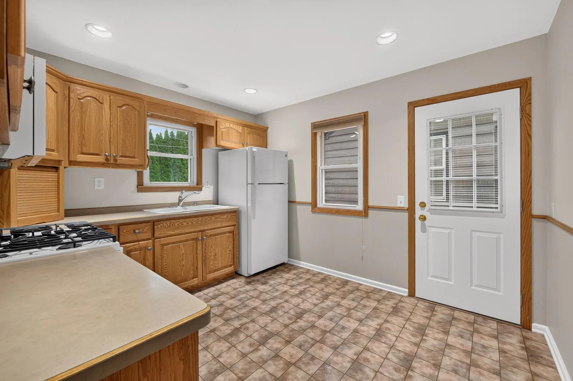Photo 7 of 3255 Fillmore Ne Street