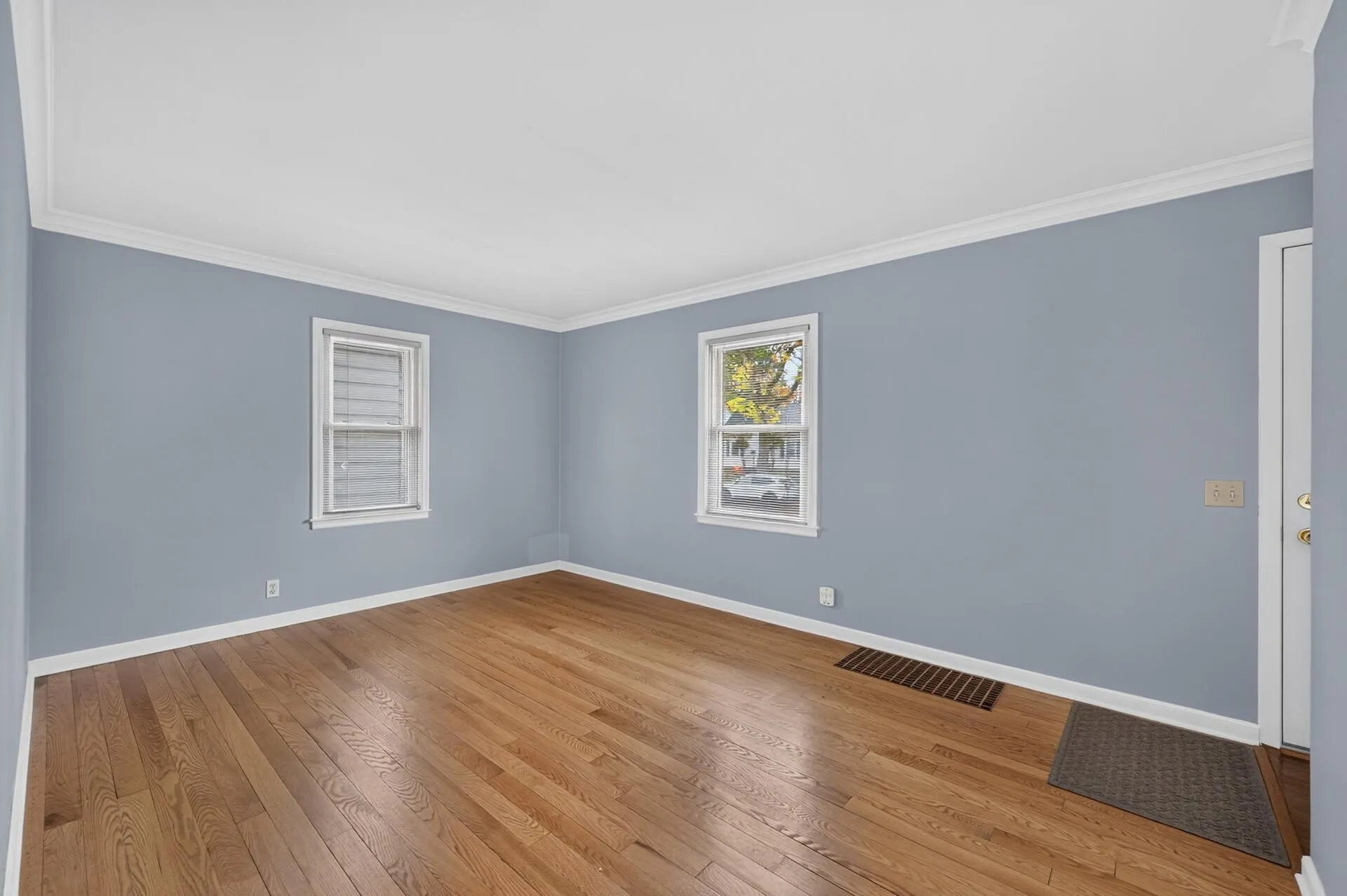 Photo 5 of 3255 Fillmore Ne Street