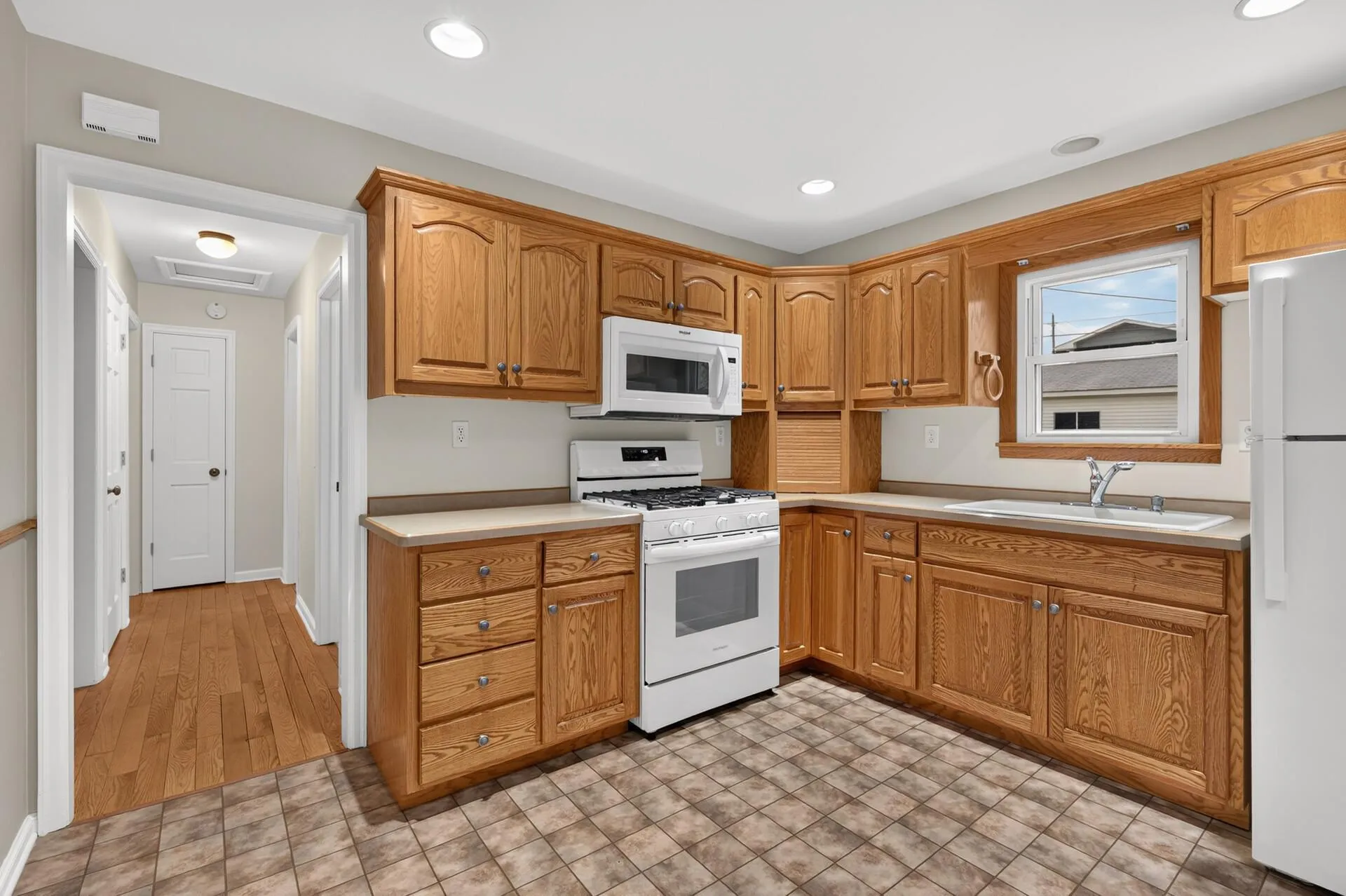 Photo 6 of 3255 Fillmore Ne Street