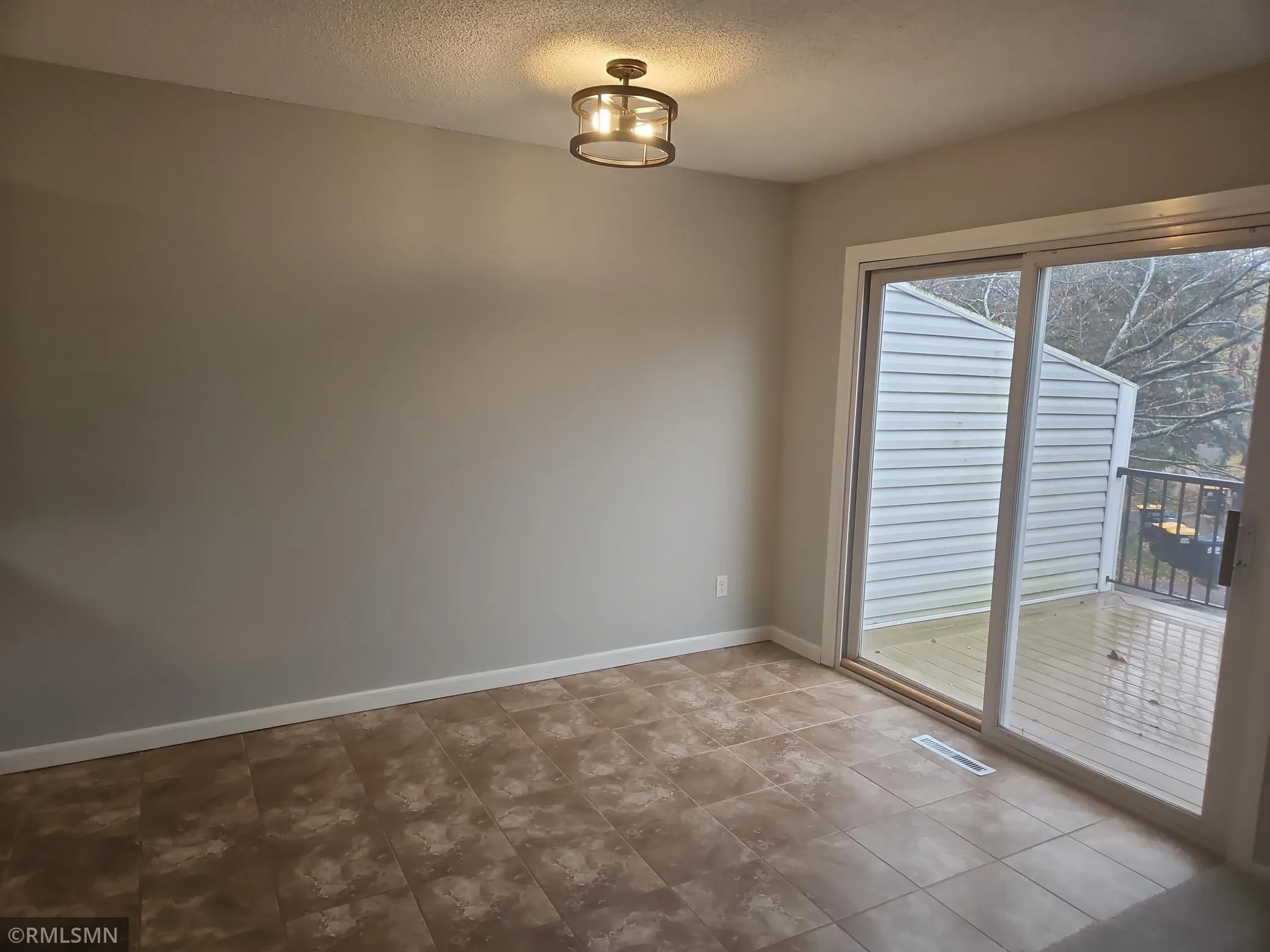 Photo 5 of 837 Evergreen Circle