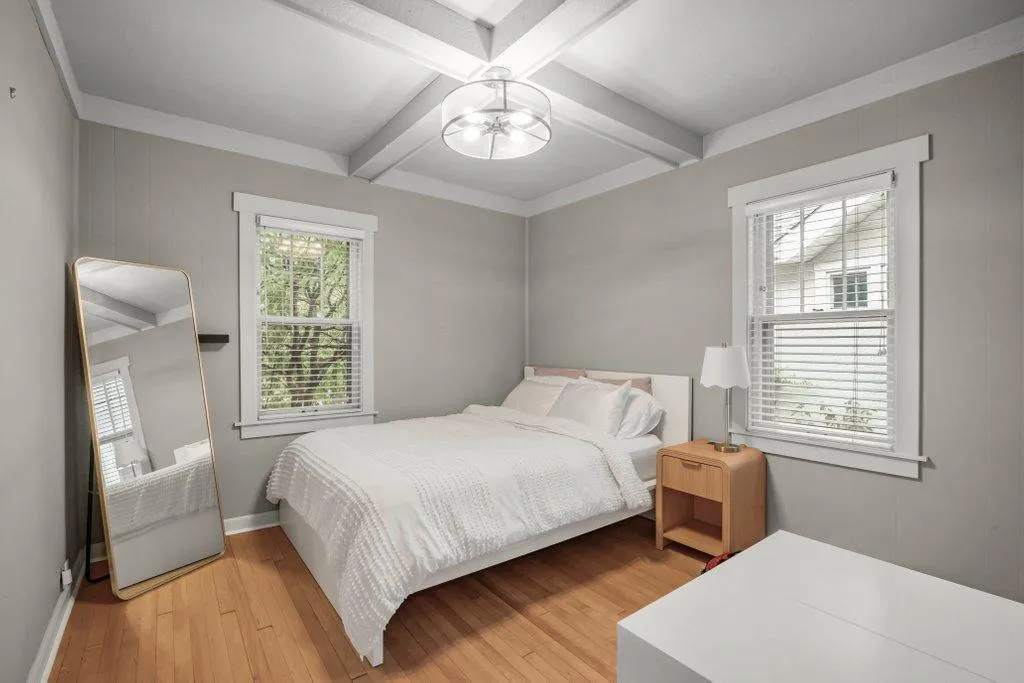 Photo 10 of 4225 Oakland Avenue