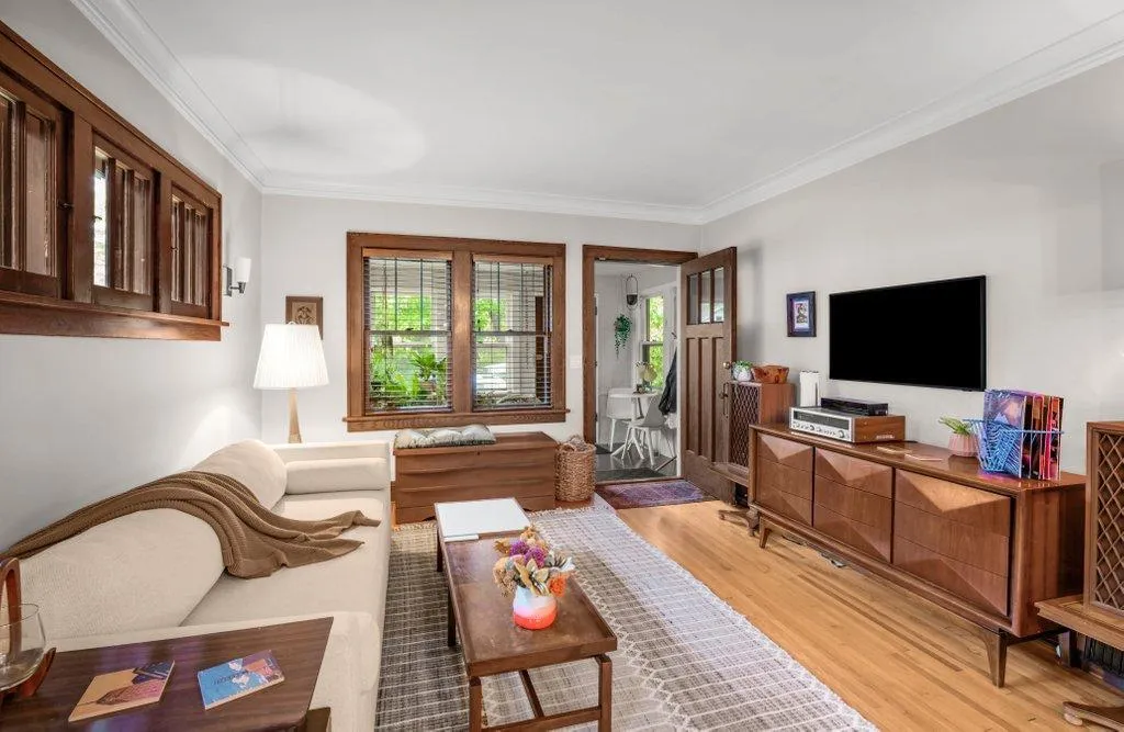 Photo 4 of 4225 Oakland Avenue