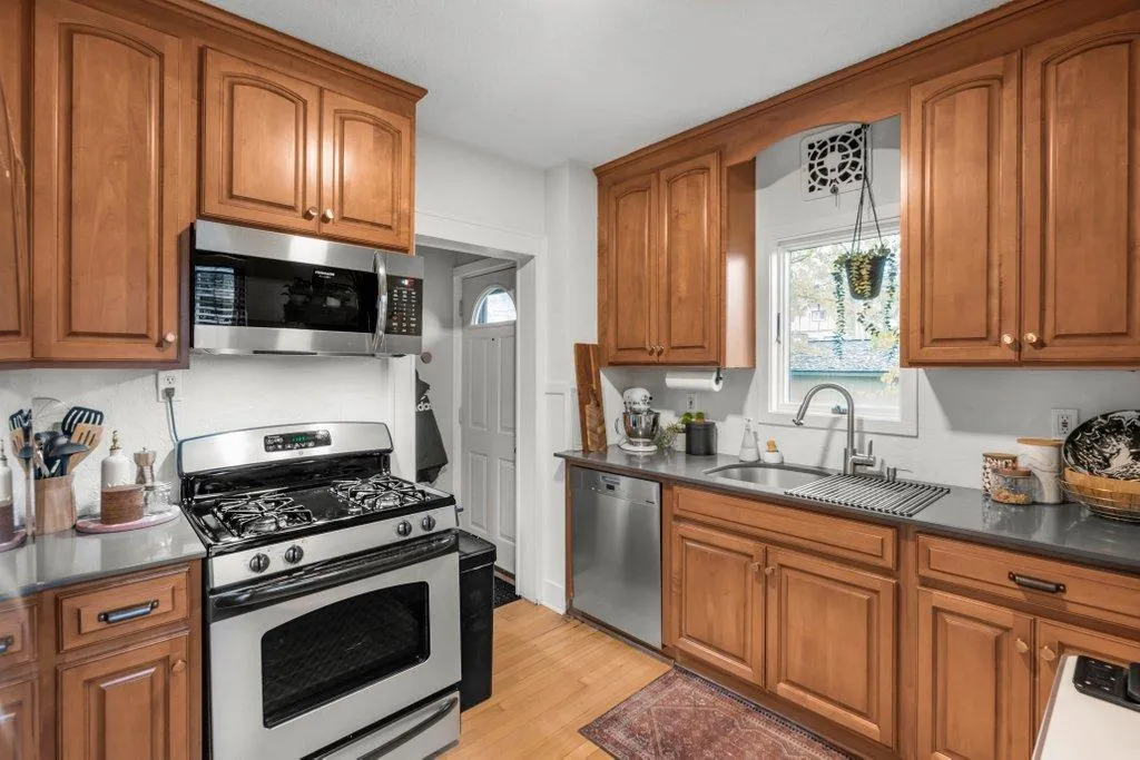 Photo 13 of 4225 Oakland Avenue