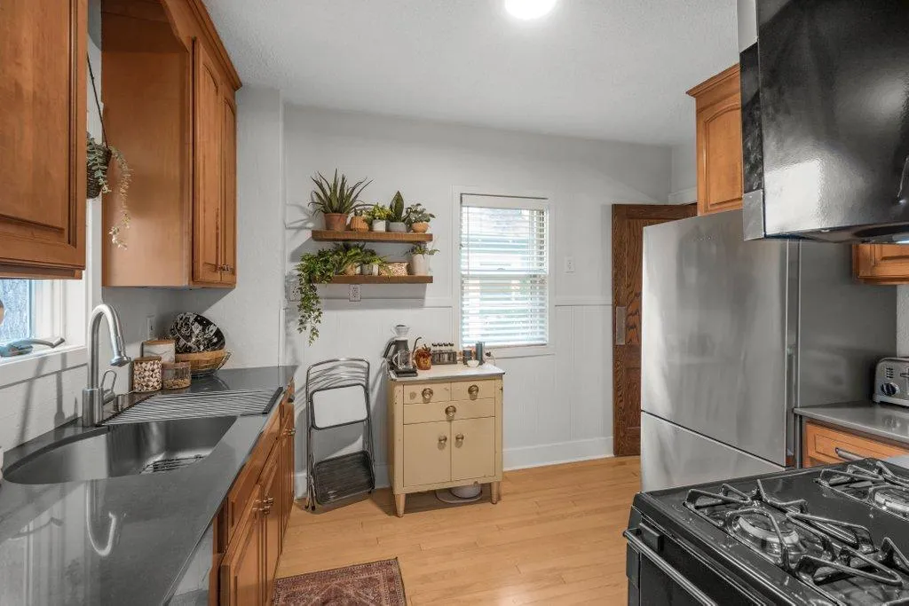 Photo 14 of 4225 Oakland Avenue
