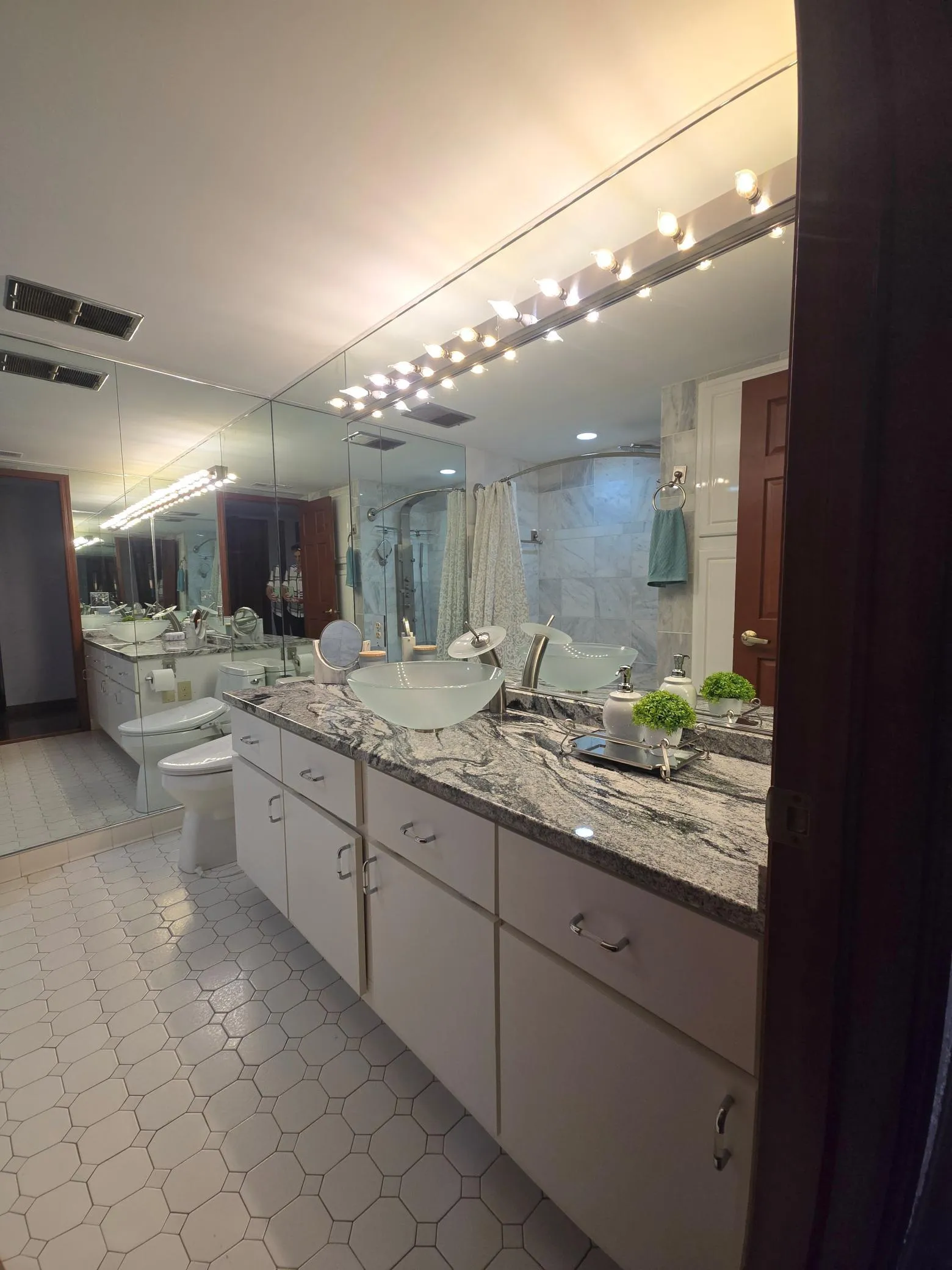 Photo 7 of 2221 Youngman Avenue Unit 203