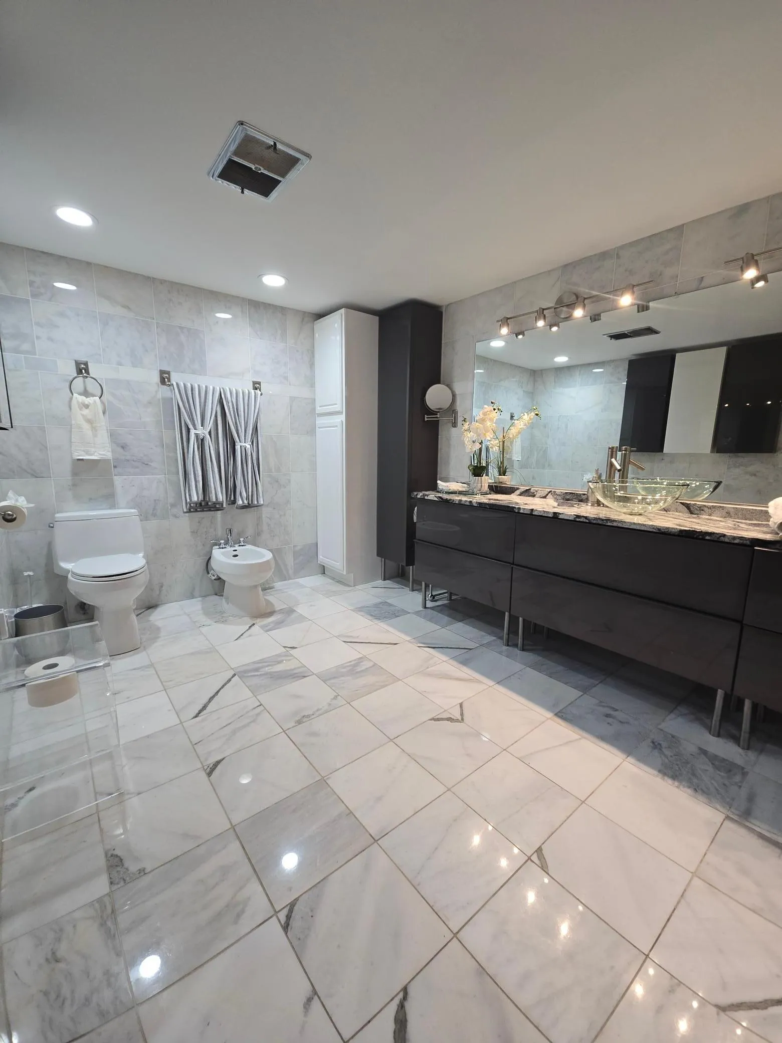 Photo 4 of 2221 Youngman Avenue Unit 203