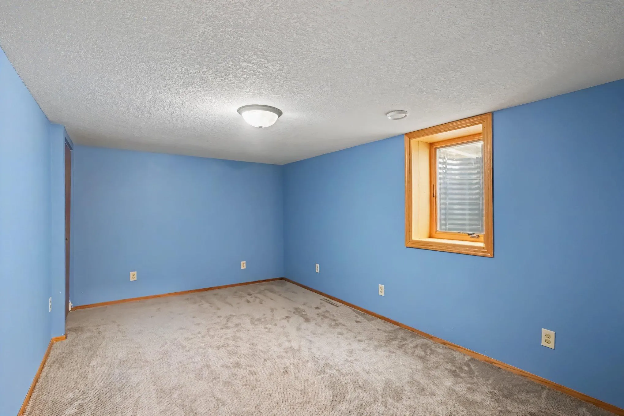 Photo 15 of 14669 Danbury W Avenue