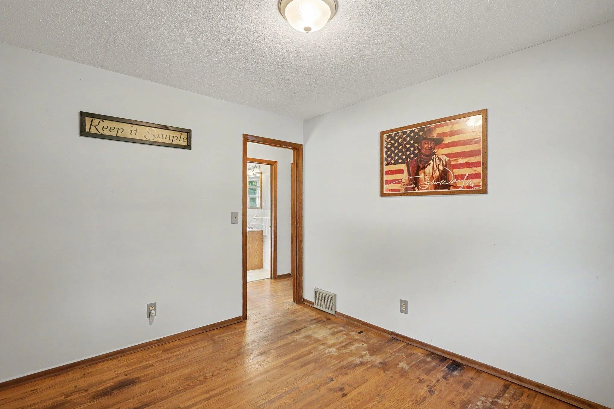 Photo 9 of 14669 Danbury W Avenue