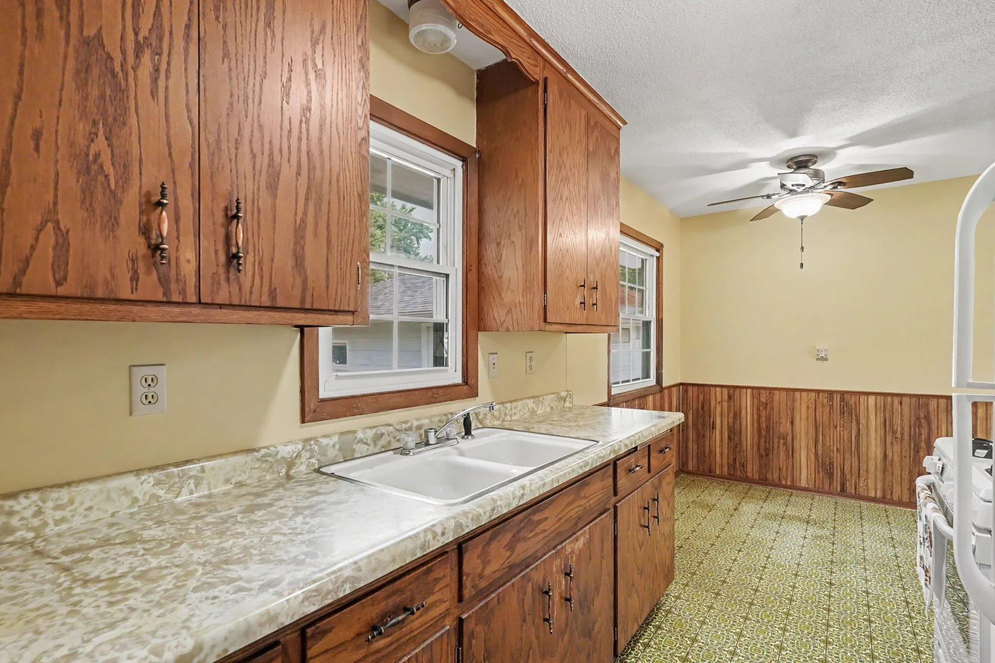 Photo 7 of 14669 Danbury W Avenue