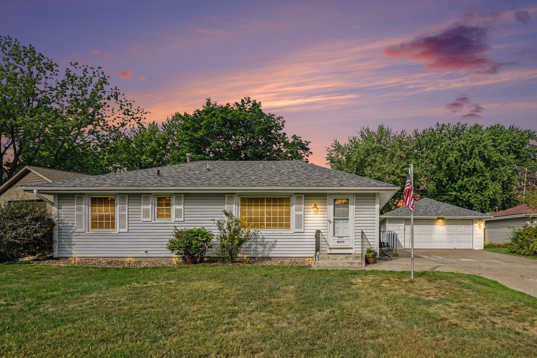 Photo 23 of 14669 Danbury W Avenue
