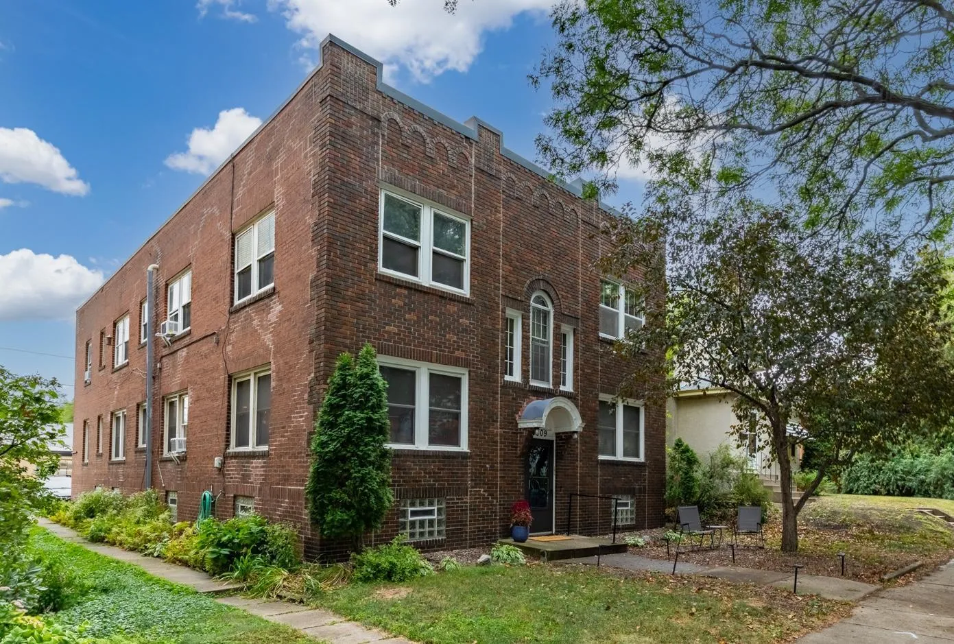 Photo 2 of 3609 Aldrich S Avenue Unit 4