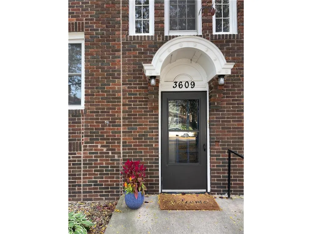 Photo 3 of 3609 Aldrich S Avenue Unit 4