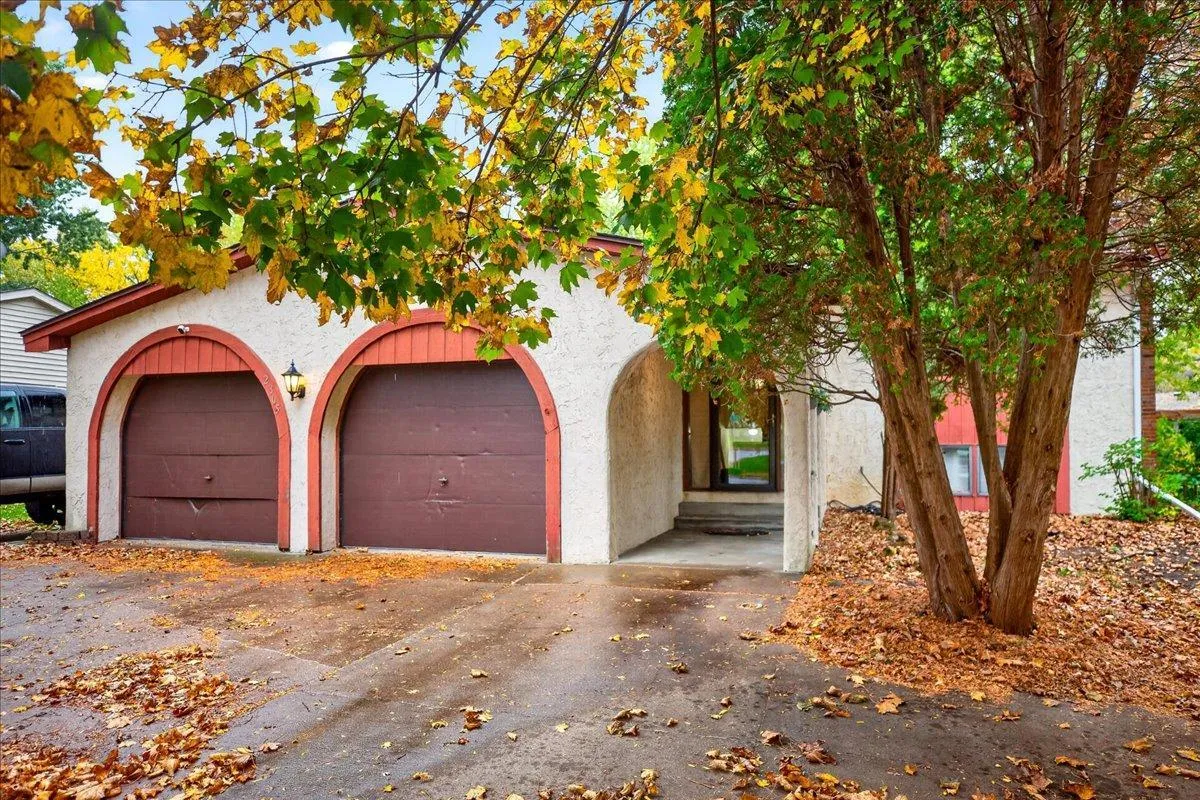 Photo 3 of 2305 E 115th Street