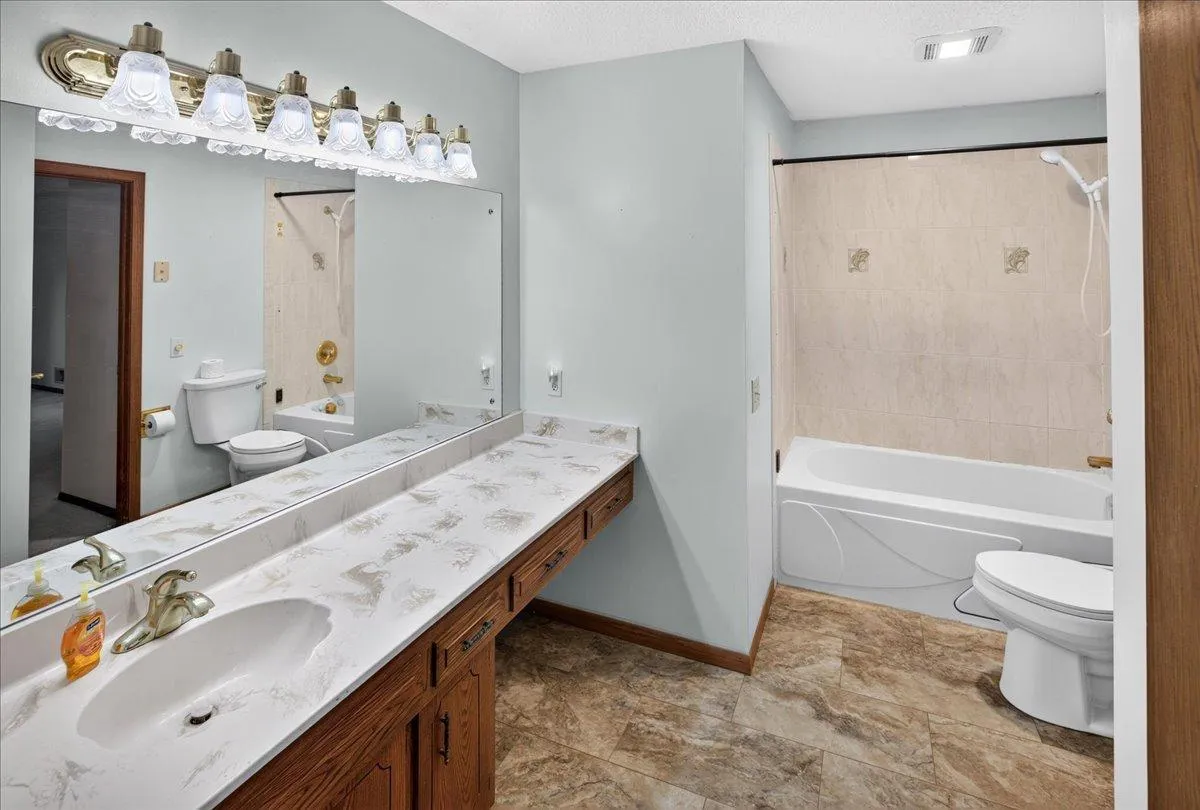 Photo 23 of 2305 E 115th Street