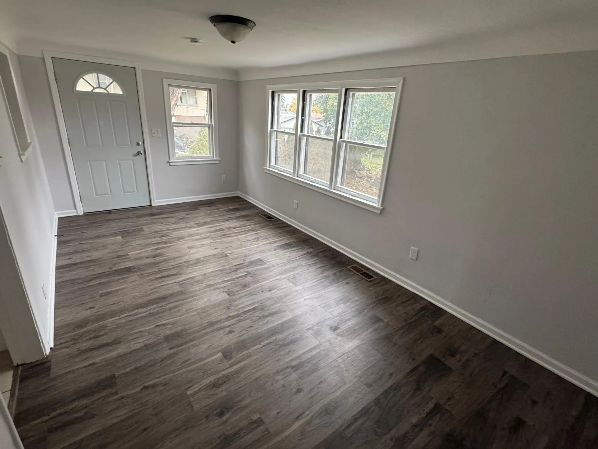 Photo 5 of 851 8th S Avenue