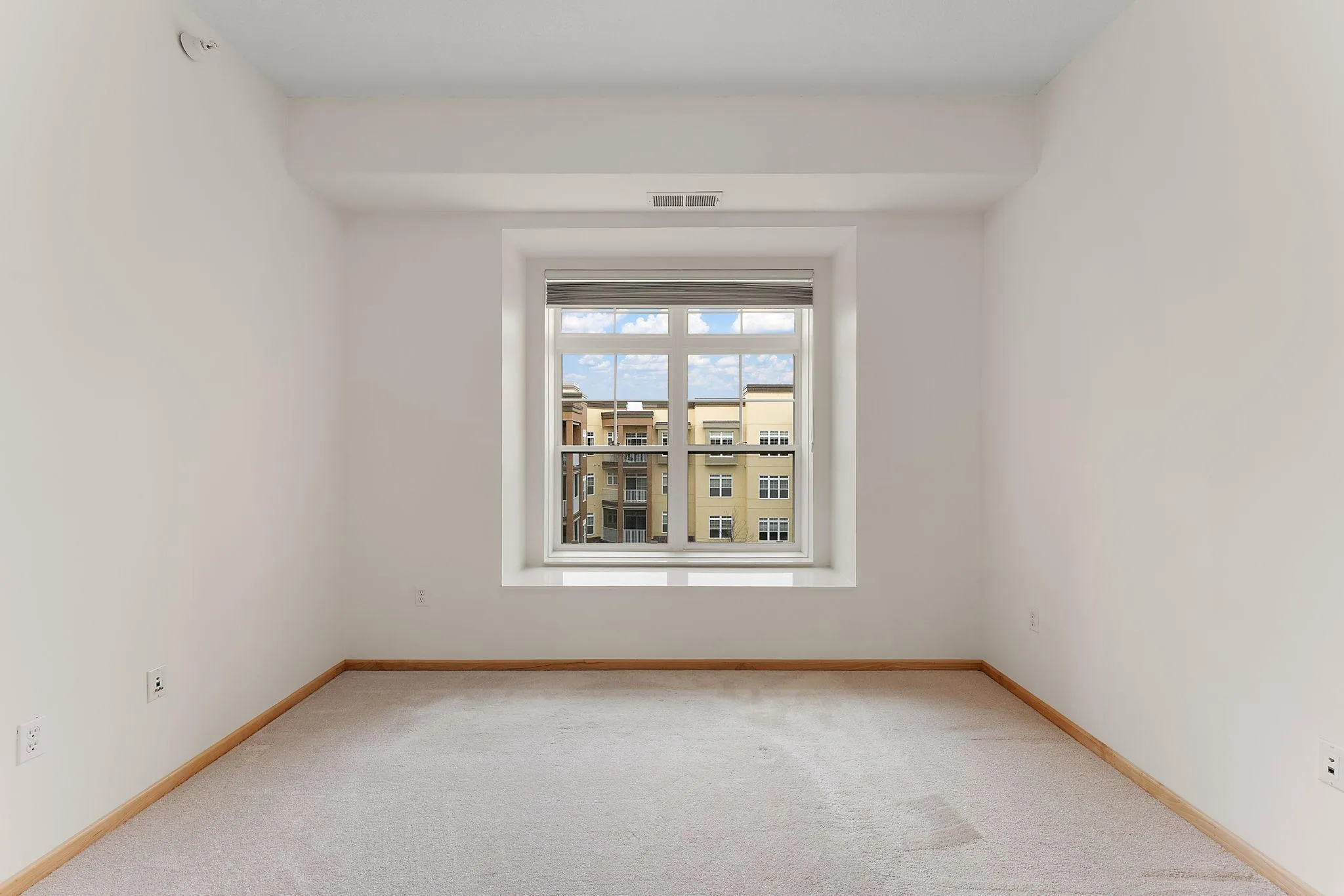 Photo 13 of 2407 39th Ne Avenue Unit 409