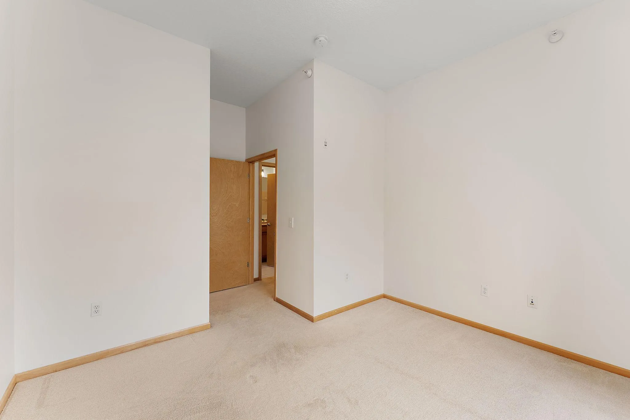 Photo 16 of 2407 39th Ne Avenue Unit 409