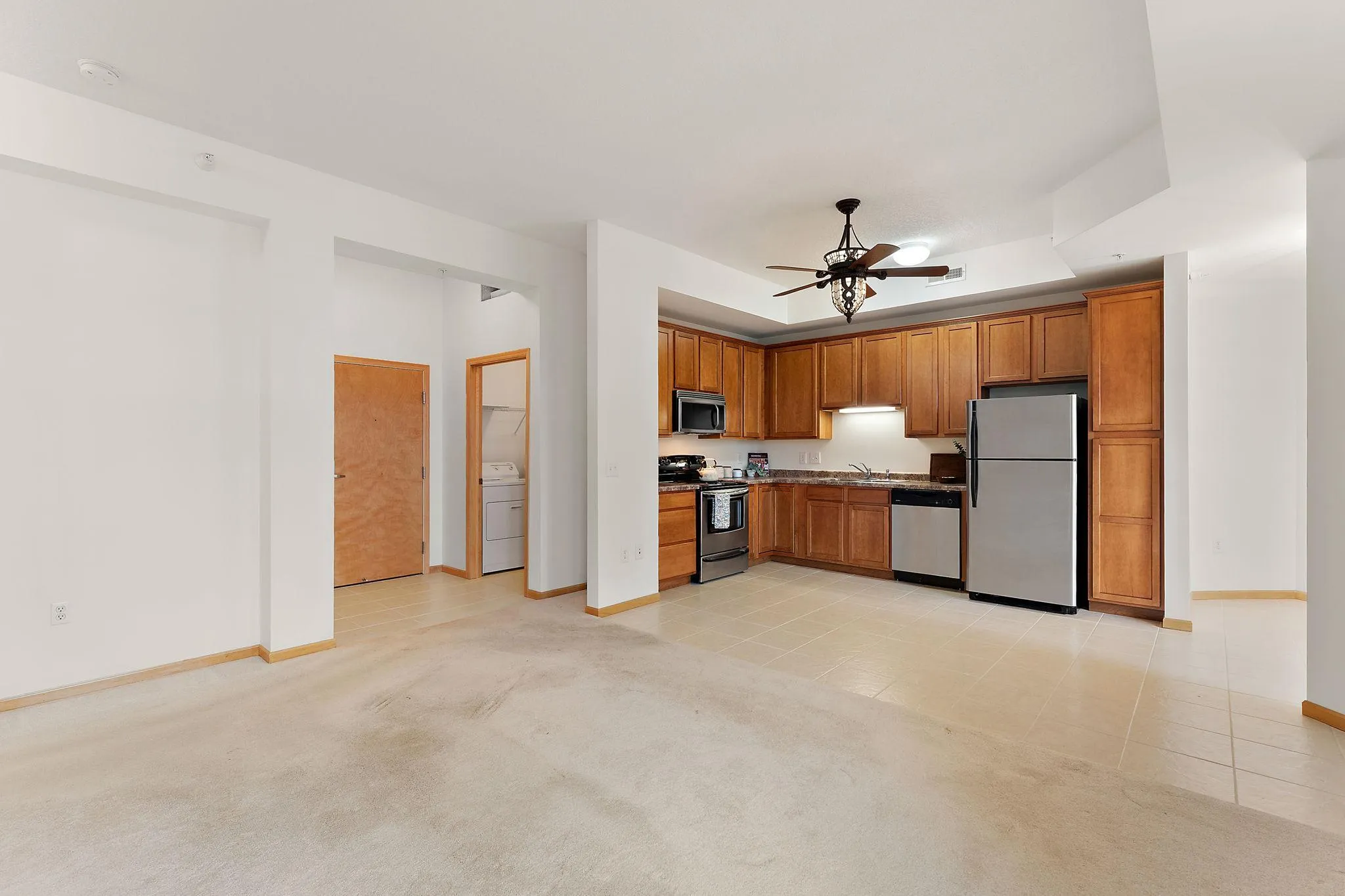 Photo 8 of 2407 39th Ne Avenue Unit 409
