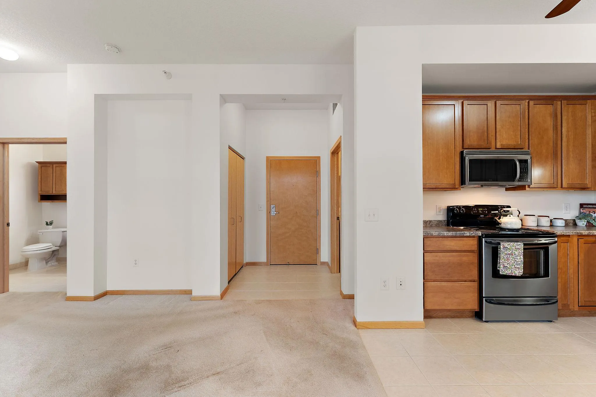 Photo 7 of 2407 39th Ne Avenue Unit 409