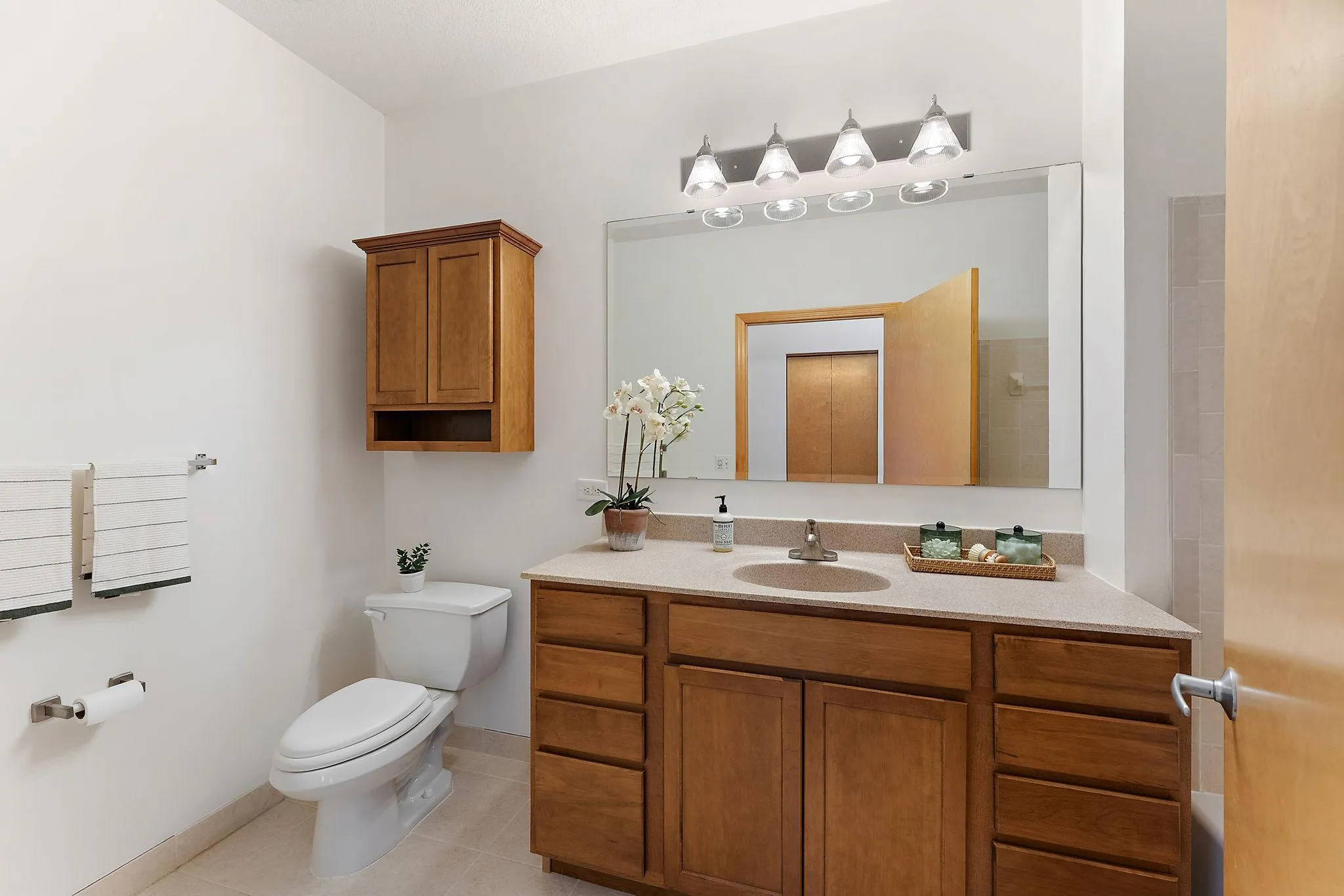 Photo 14 of 2407 39th Ne Avenue Unit 409
