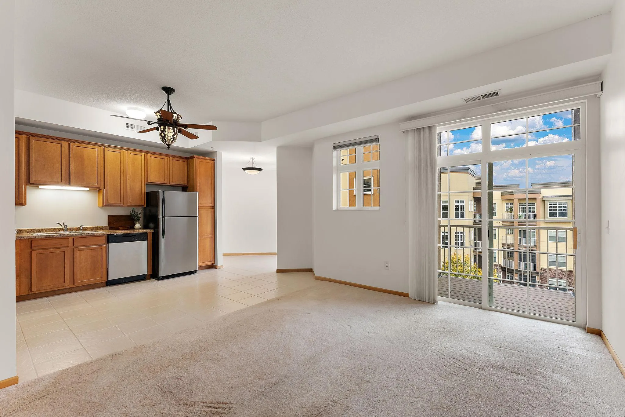 Photo 9 of 2407 39th Ne Avenue Unit 409