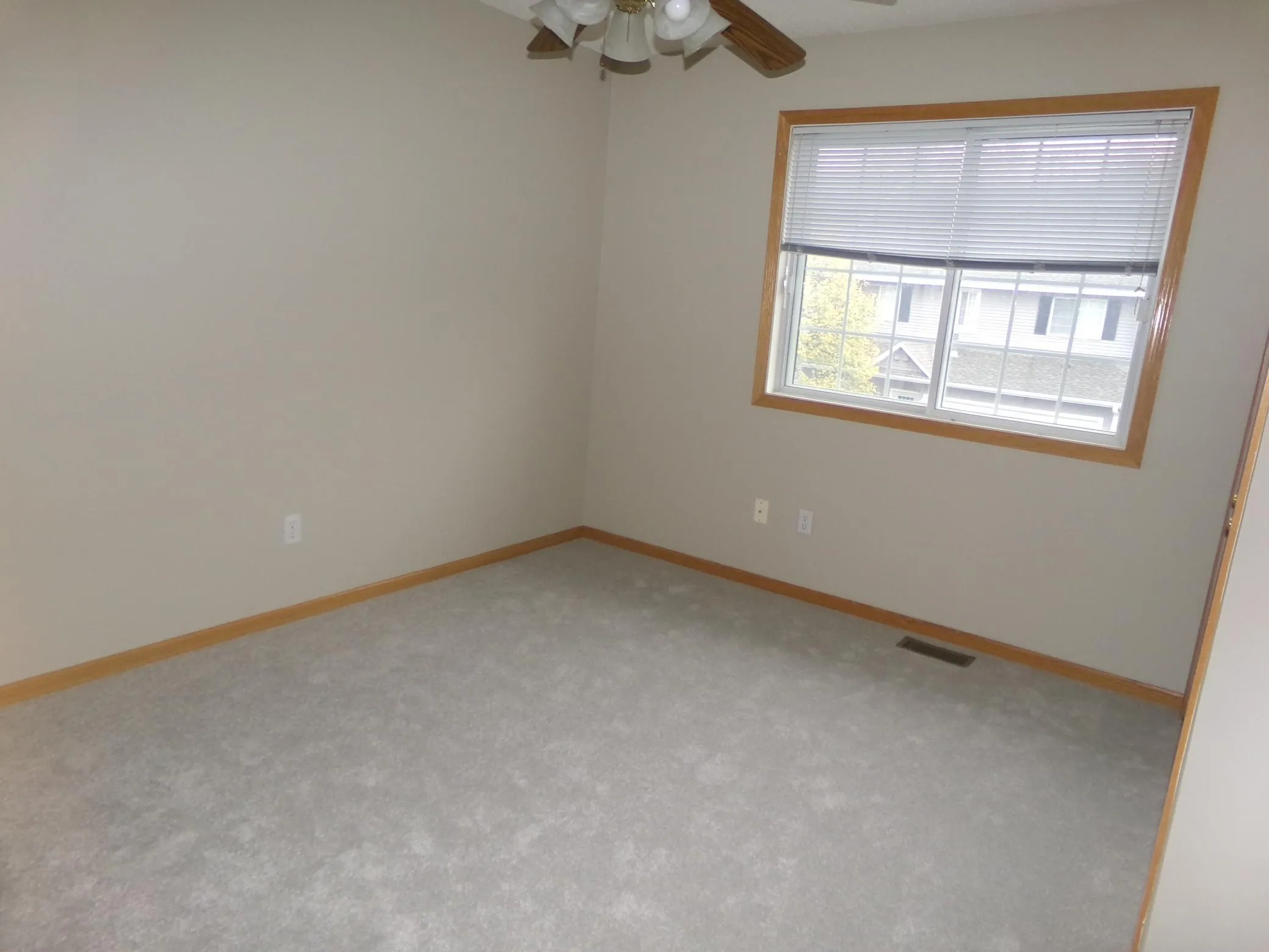 Photo 5 of 1895 111th Ne Avenue