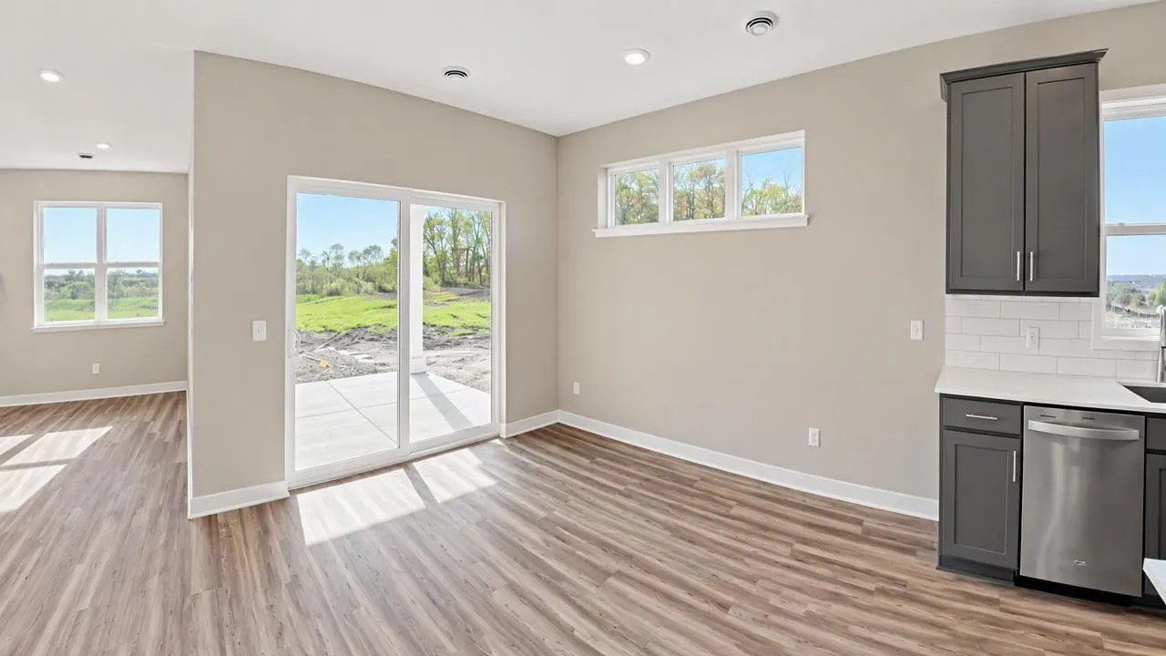 Photo 4 of 2156 Bluff Heights Drive