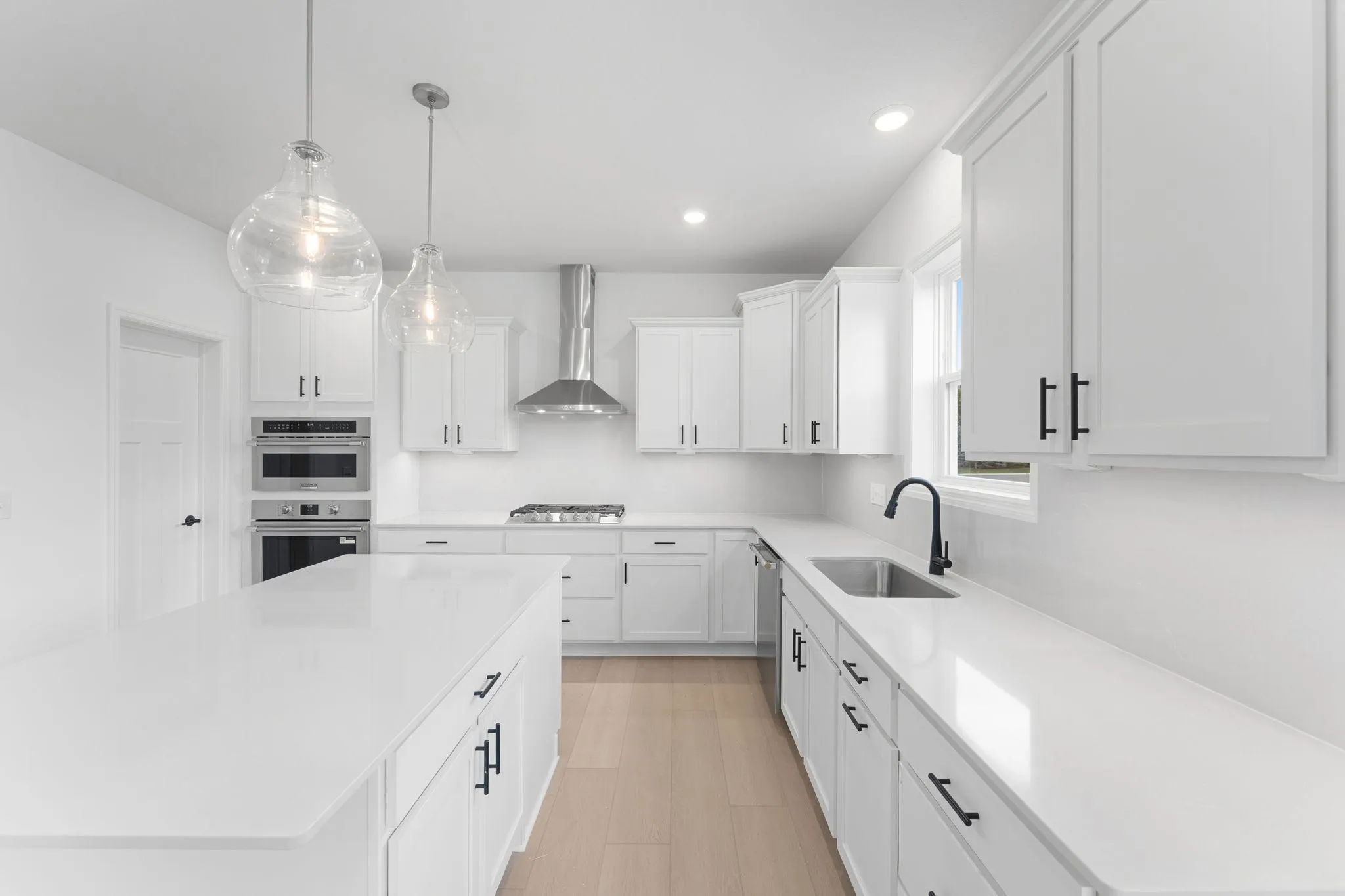 Photo 2 of 1088 Aster Boulevard