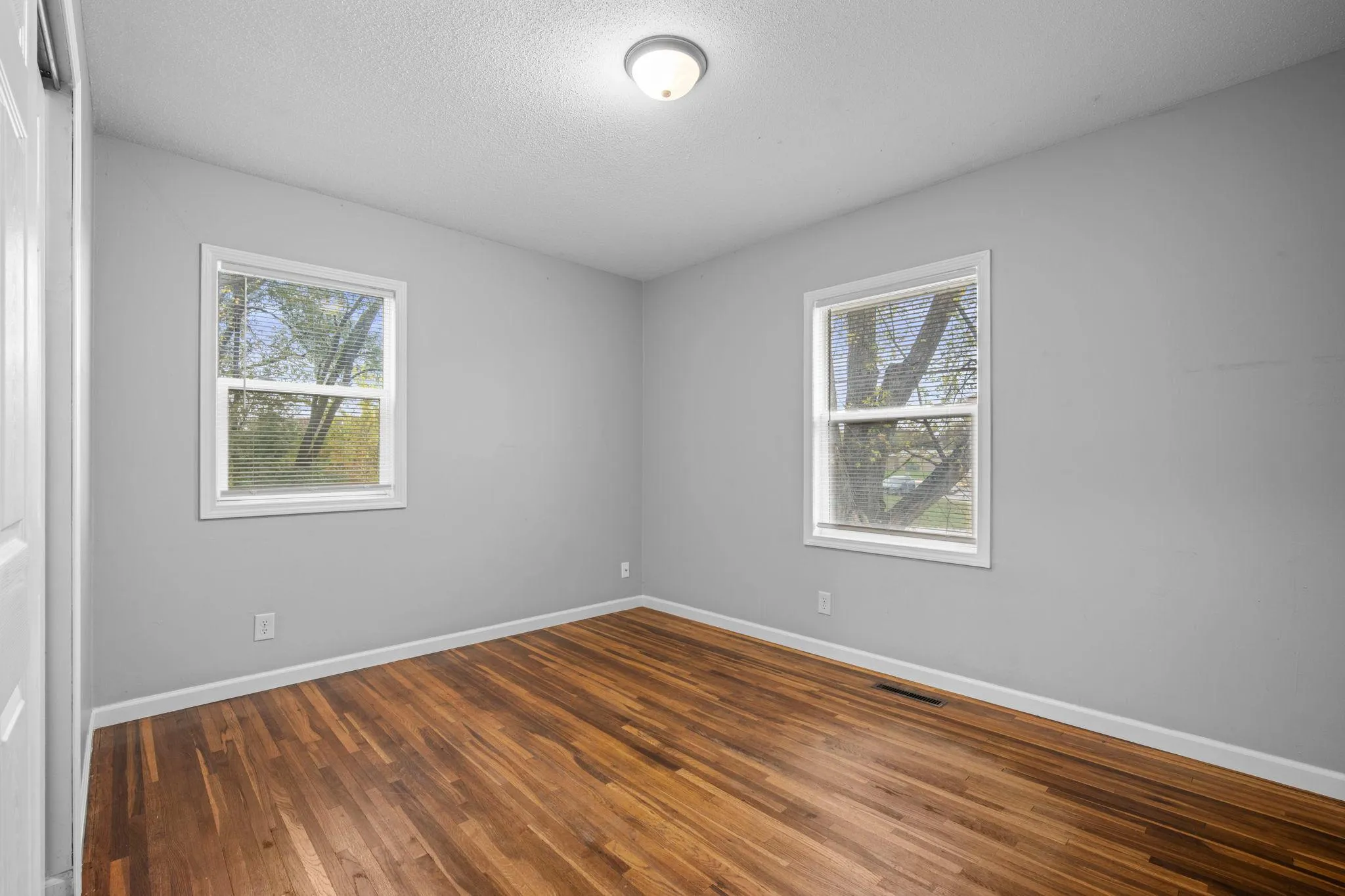 Photo 9 of 11308 Jefferson Ne Street