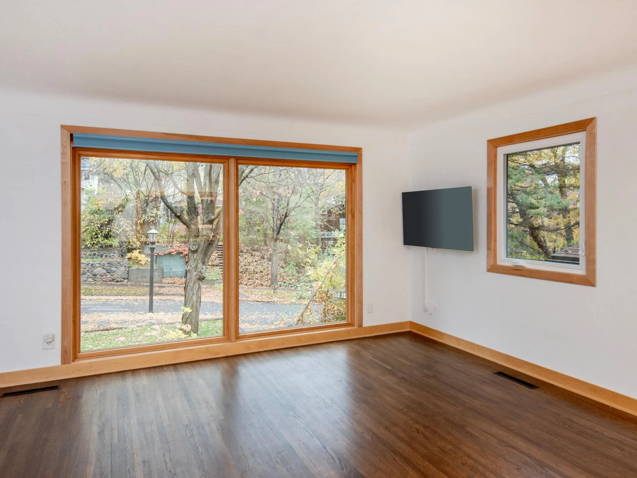 Photo 4 of 2387 Bourne Avenue